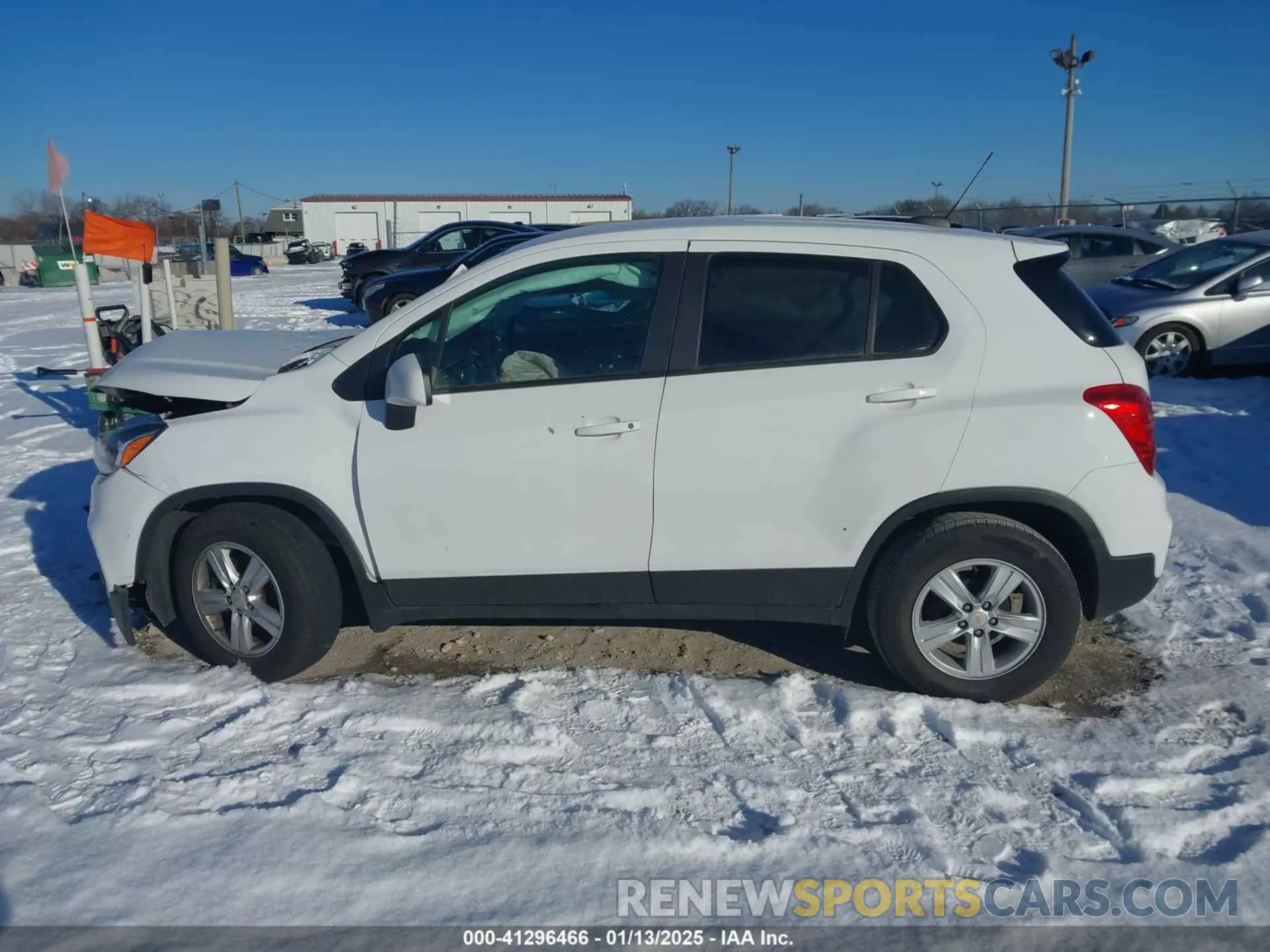 14 fotografías del automóvil dañado KL7CJKSB2LB327588 CHEVROLET TRAX 2020