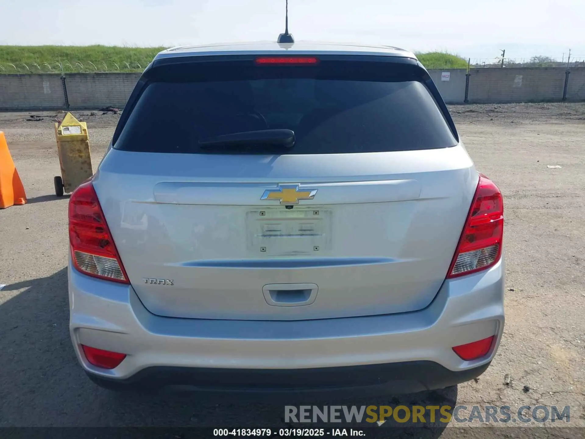 15 fotografías del automóvil dañado KL7CJKSB3LB022004 CHEVROLET TRAX 2020