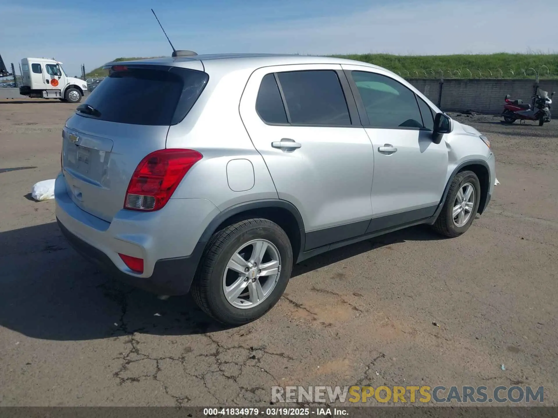 4 fotografías del automóvil dañado KL7CJKSB3LB022004 CHEVROLET TRAX 2020