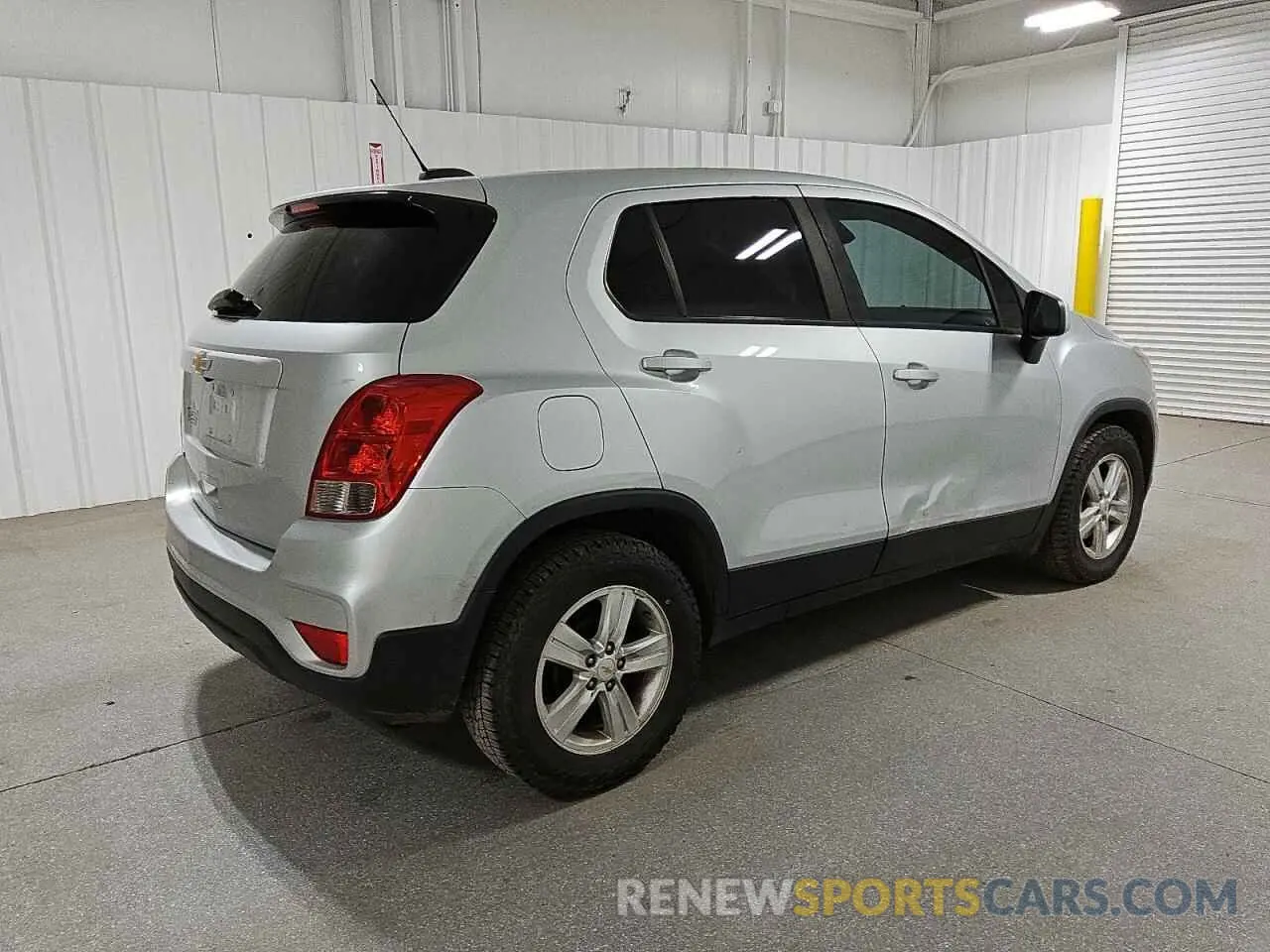 3 fotografías del automóvil dañado KL7CJKSB3LB027381 CHEVROLET TRAX 2020
