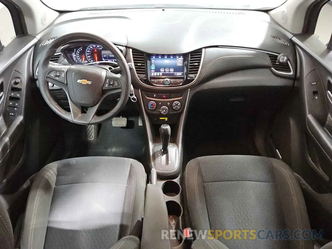 8 fotografías del automóvil dañado KL7CJKSB3LB027381 CHEVROLET TRAX 2020