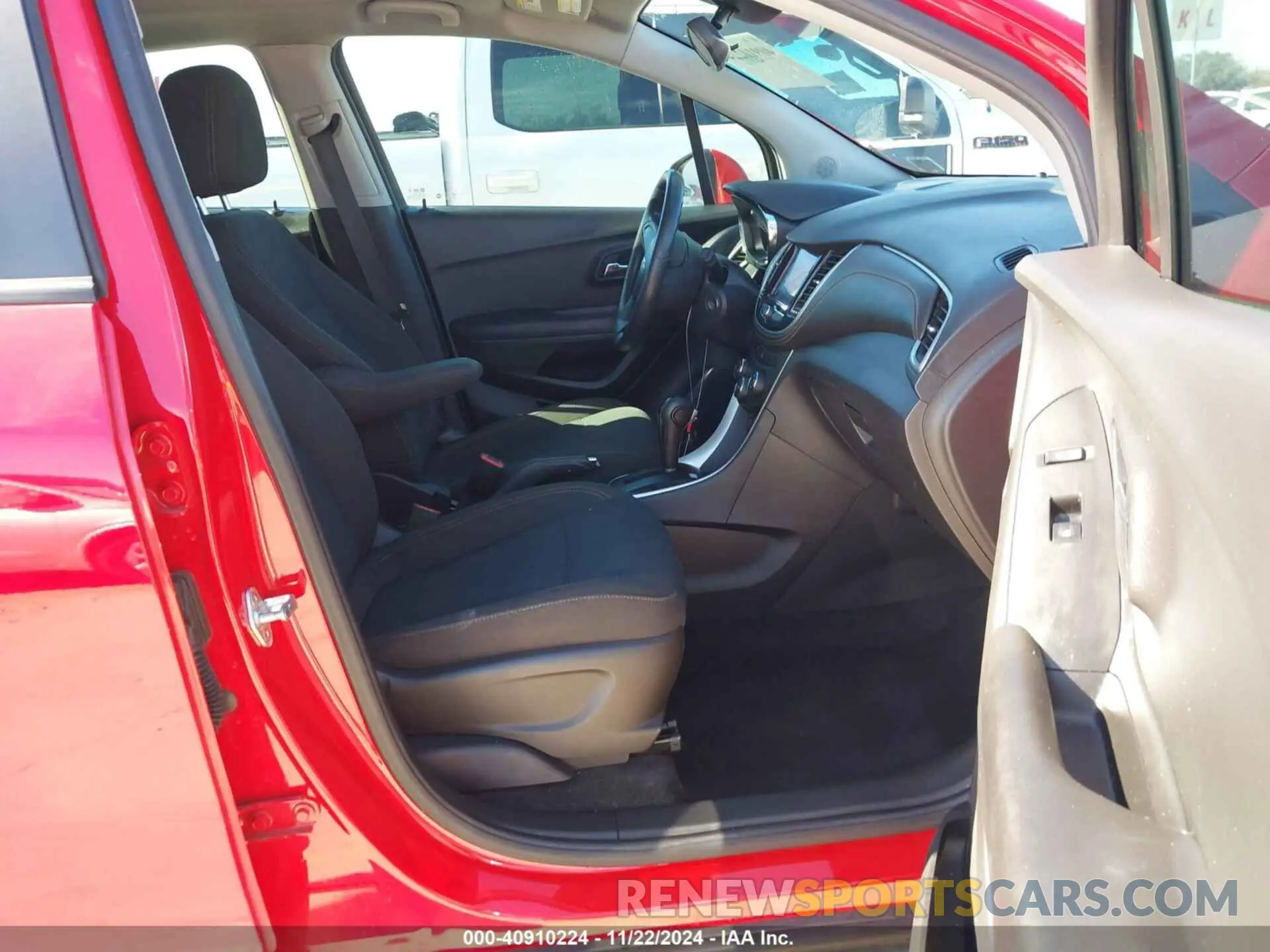 5 fotografías del automóvil dañado KL7CJKSB4LB343226 CHEVROLET TRAX 2020