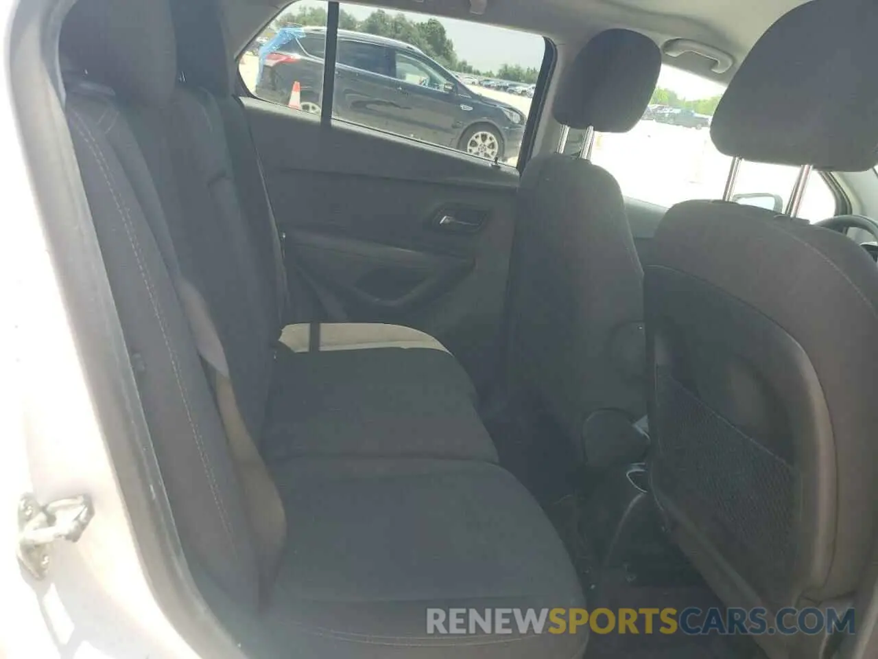 10 fotografías del automóvil dañado KL7CJKSB5LB083418 CHEVROLET TRAX 2020