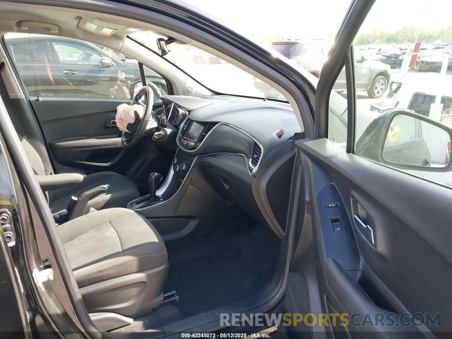 5 fotografías del automóvil dañado KL7CJKSB6LB337234 CHEVROLET TRAX 2020