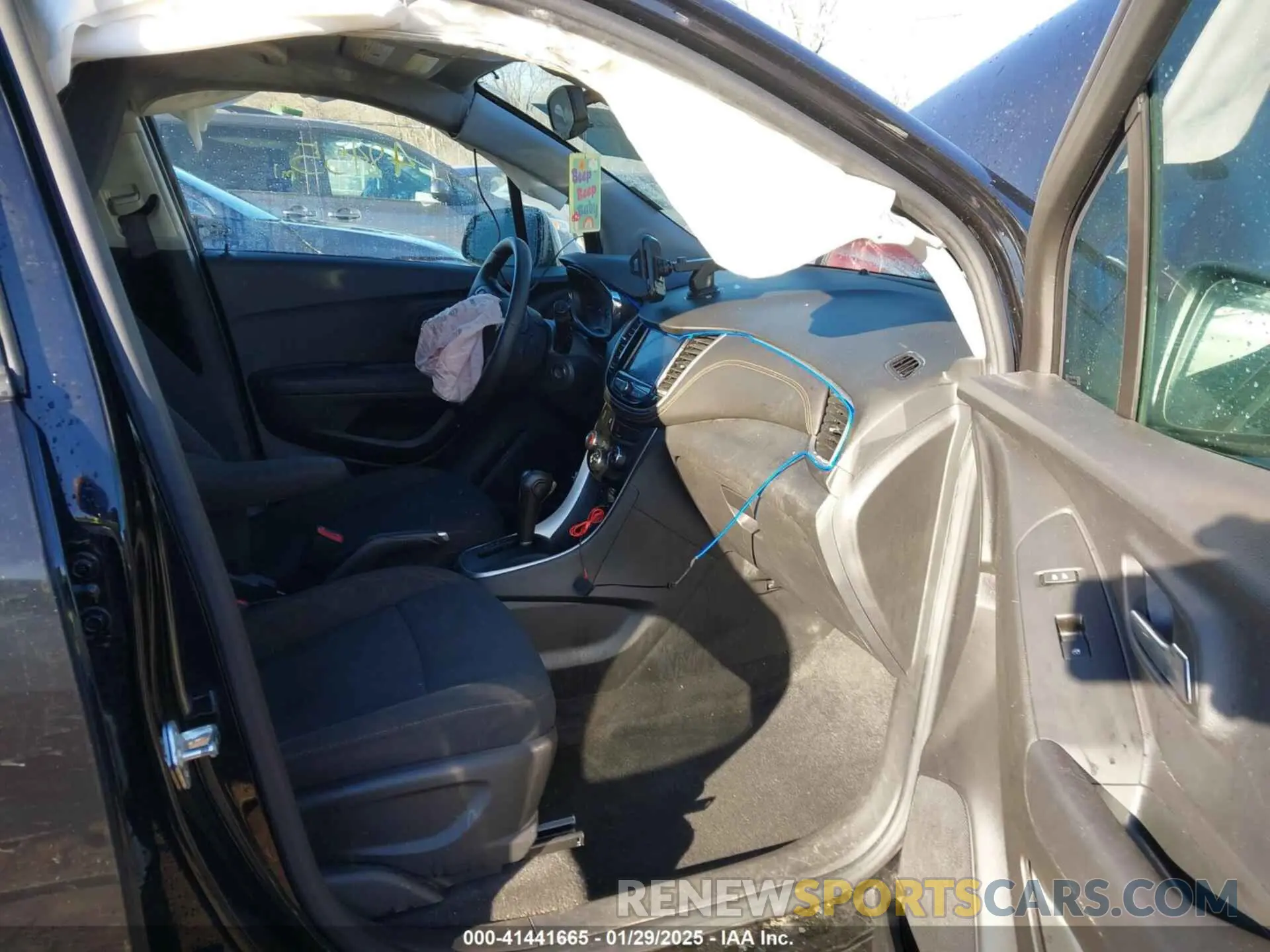 5 fotografías del automóvil dañado KL7CJKSB7LB022376 CHEVROLET TRAX 2020