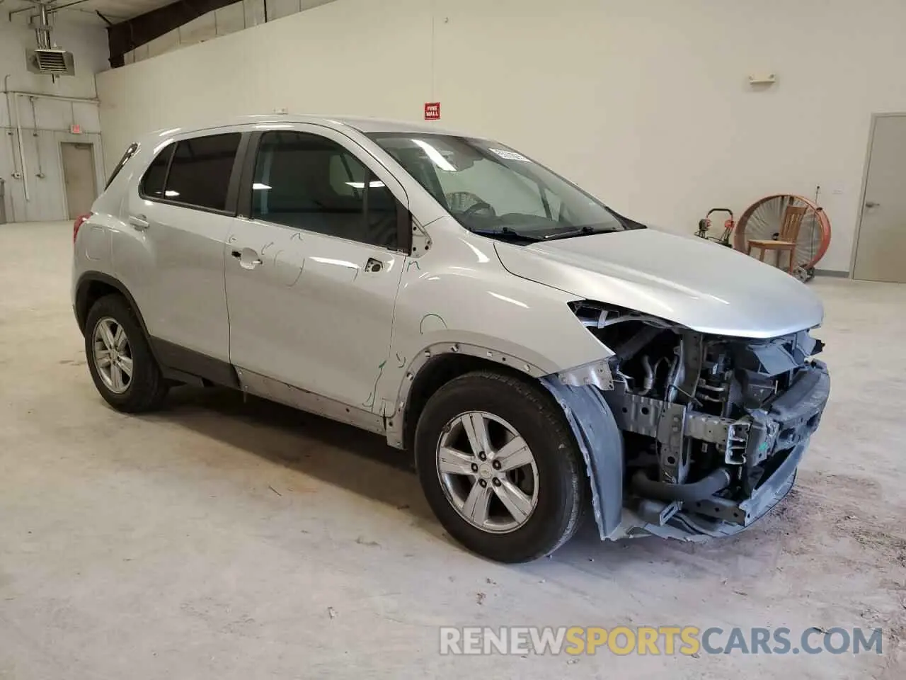 4 fotografías del automóvil dañado KL7CJKSB7LB317932 CHEVROLET TRAX 2020