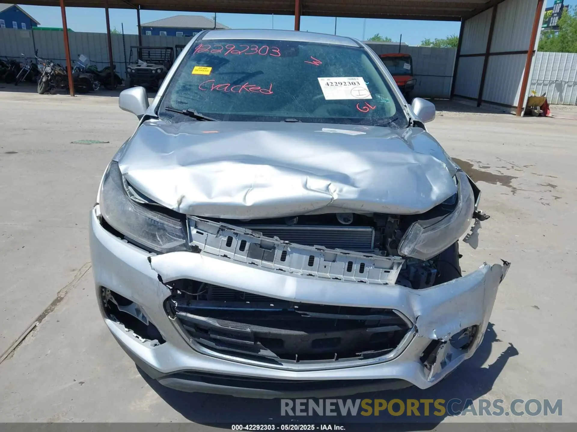 12 fotografías del automóvil dañado KL7CJKSB8LB030471 CHEVROLET TRAX 2020