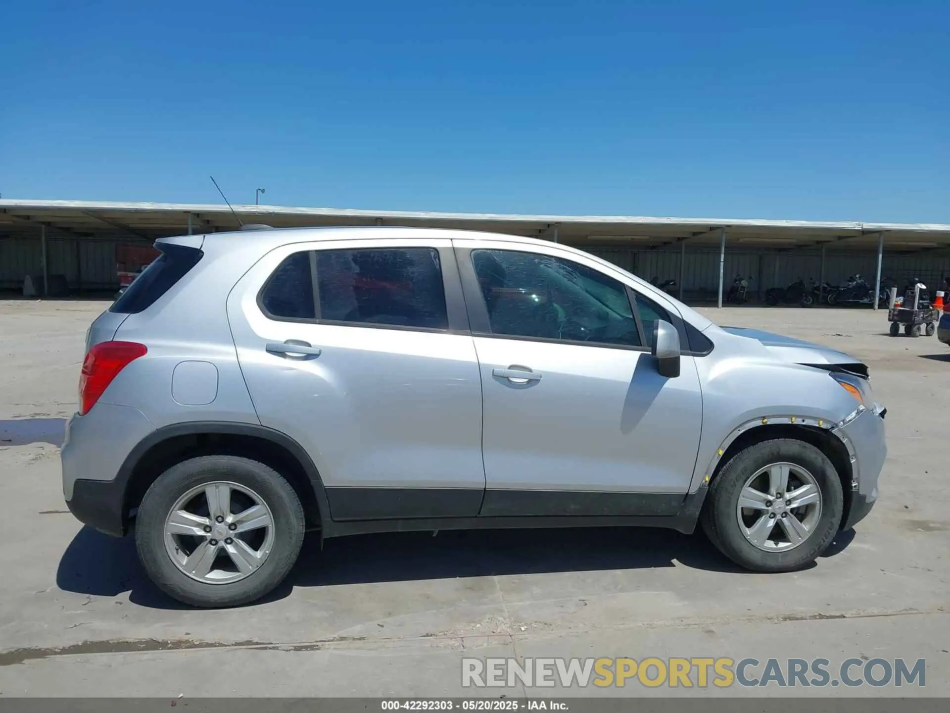 13 fotografías del automóvil dañado KL7CJKSB8LB030471 CHEVROLET TRAX 2020
