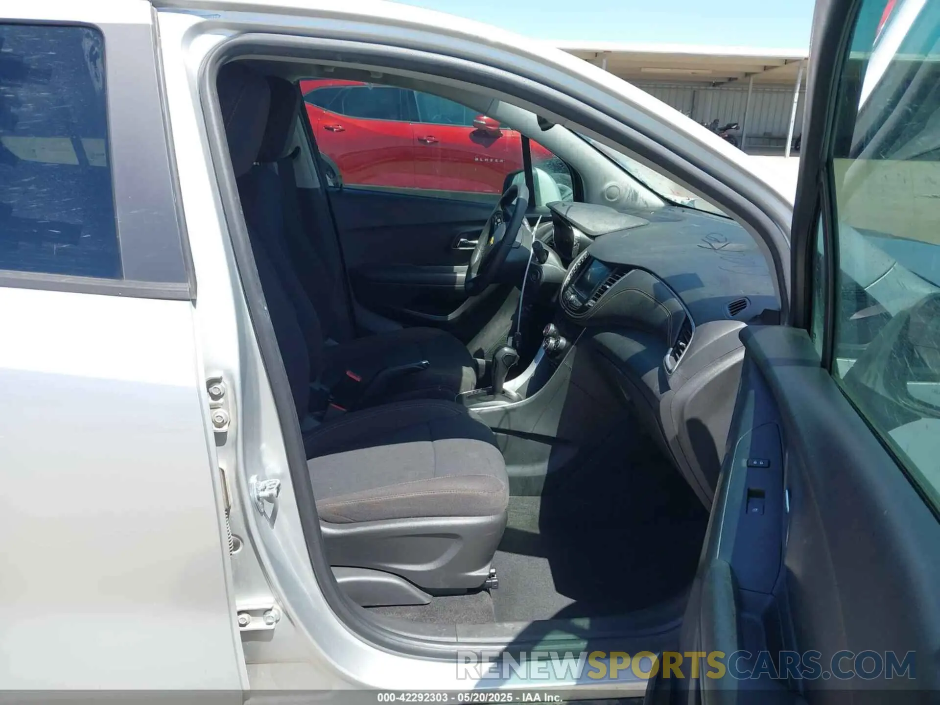 5 fotografías del automóvil dañado KL7CJKSB8LB030471 CHEVROLET TRAX 2020