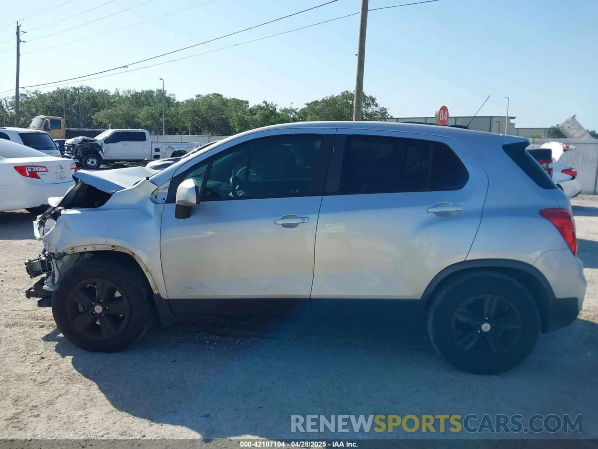 15 fotografías del automóvil dañado KL7CJKSB8LB033001 CHEVROLET TRAX 2020