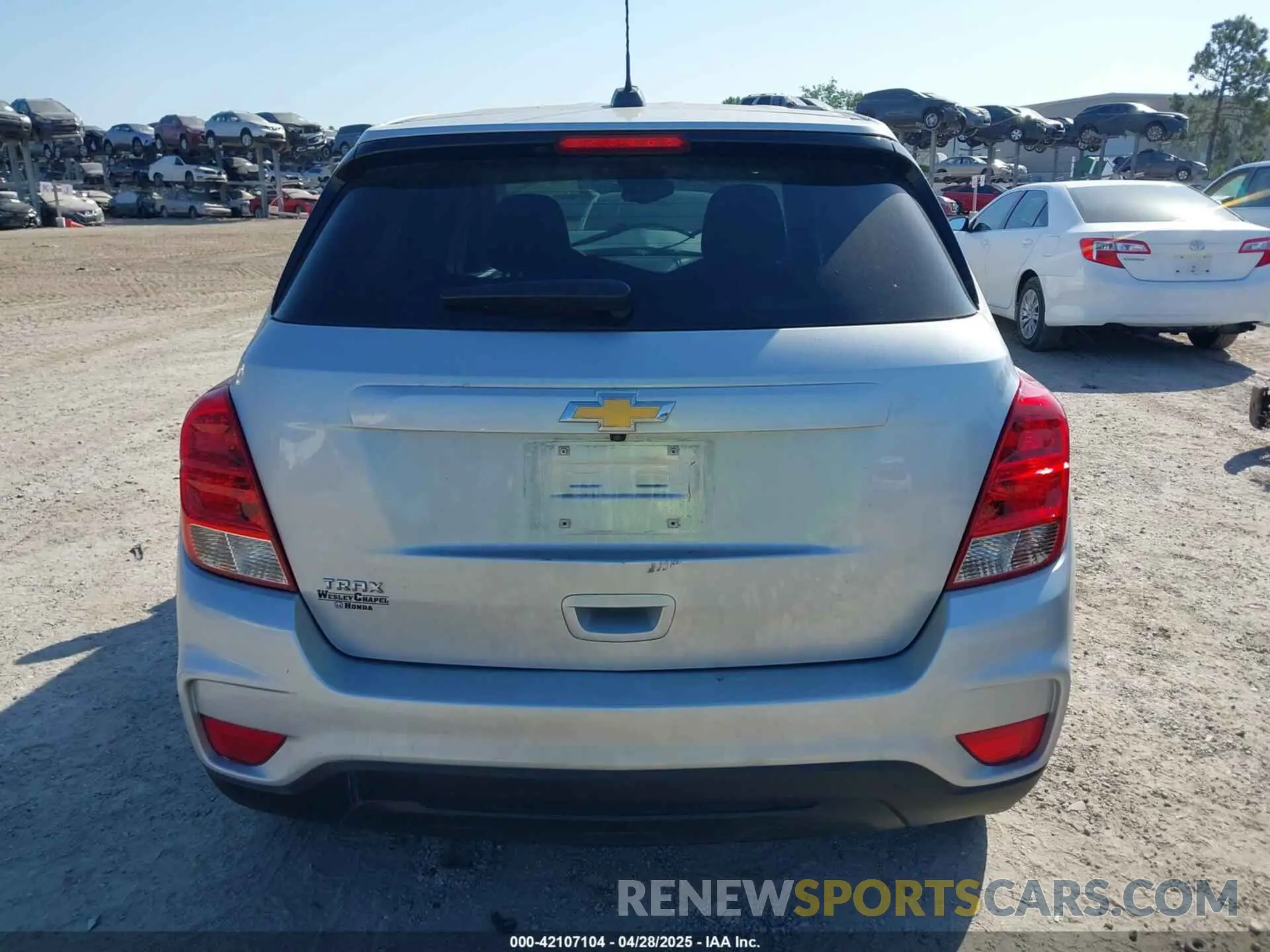 17 fotografías del automóvil dañado KL7CJKSB8LB033001 CHEVROLET TRAX 2020