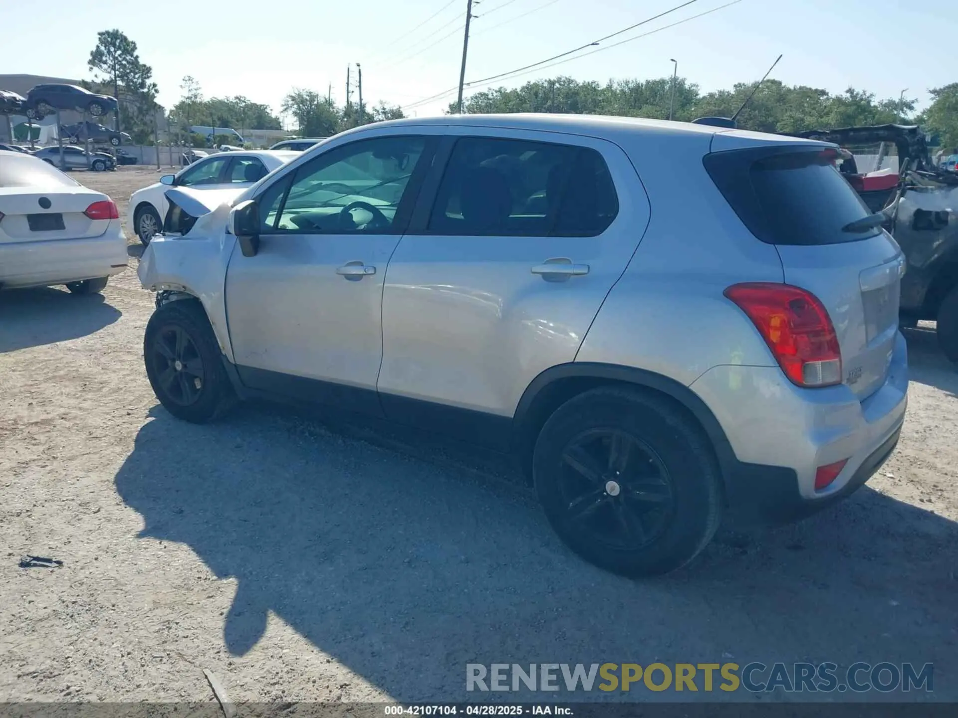 3 fotografías del automóvil dañado KL7CJKSB8LB033001 CHEVROLET TRAX 2020