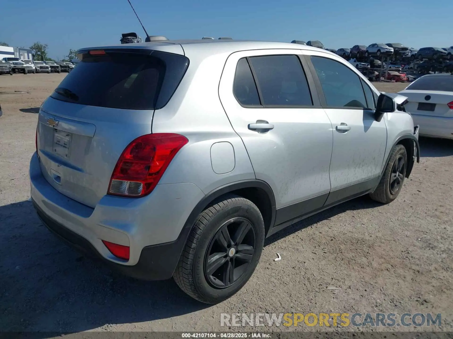 4 fotografías del automóvil dañado KL7CJKSB8LB033001 CHEVROLET TRAX 2020