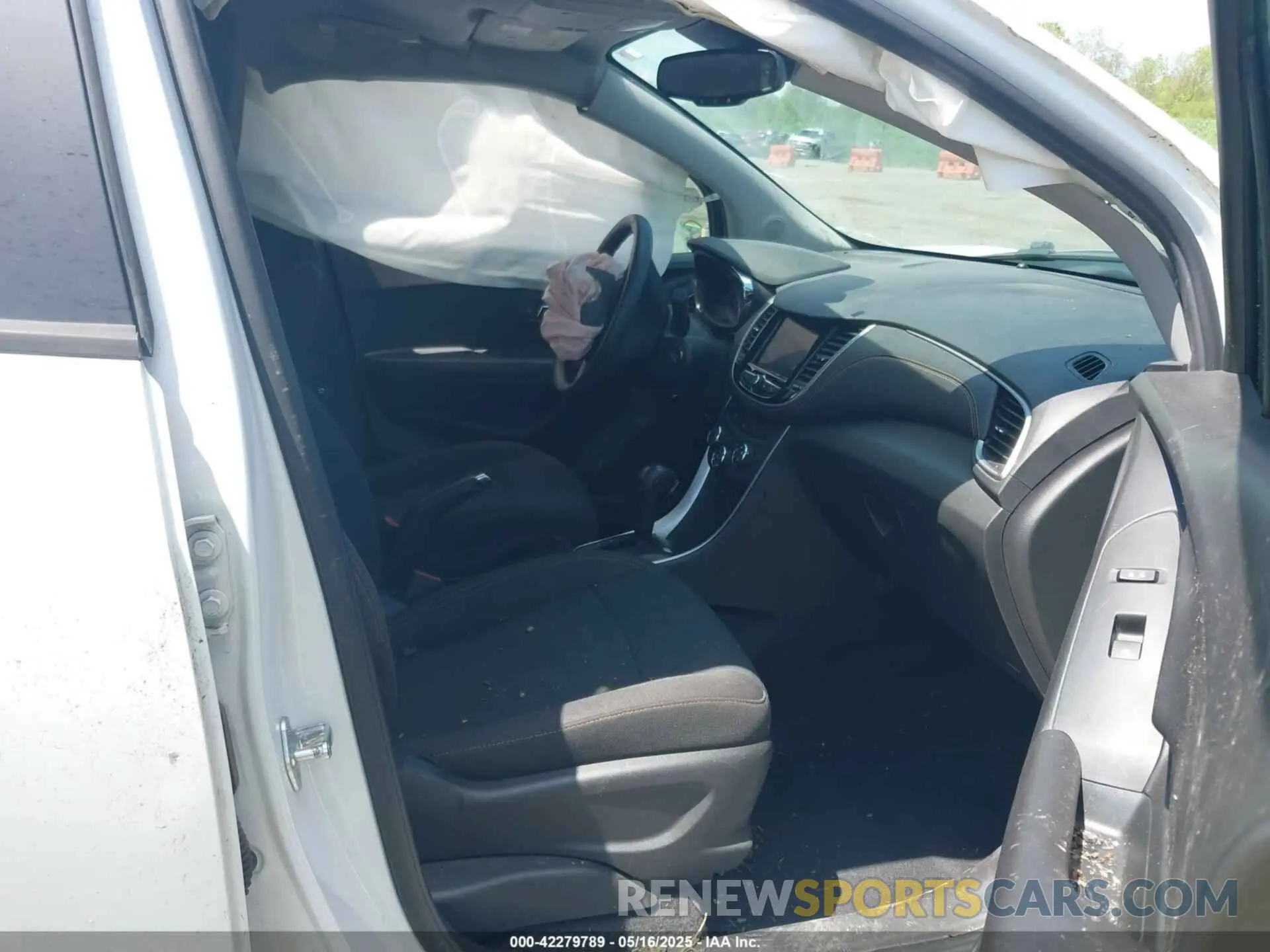 5 fotografías del automóvil dañado KL7CJKSB9LB051684 CHEVROLET TRAX 2020