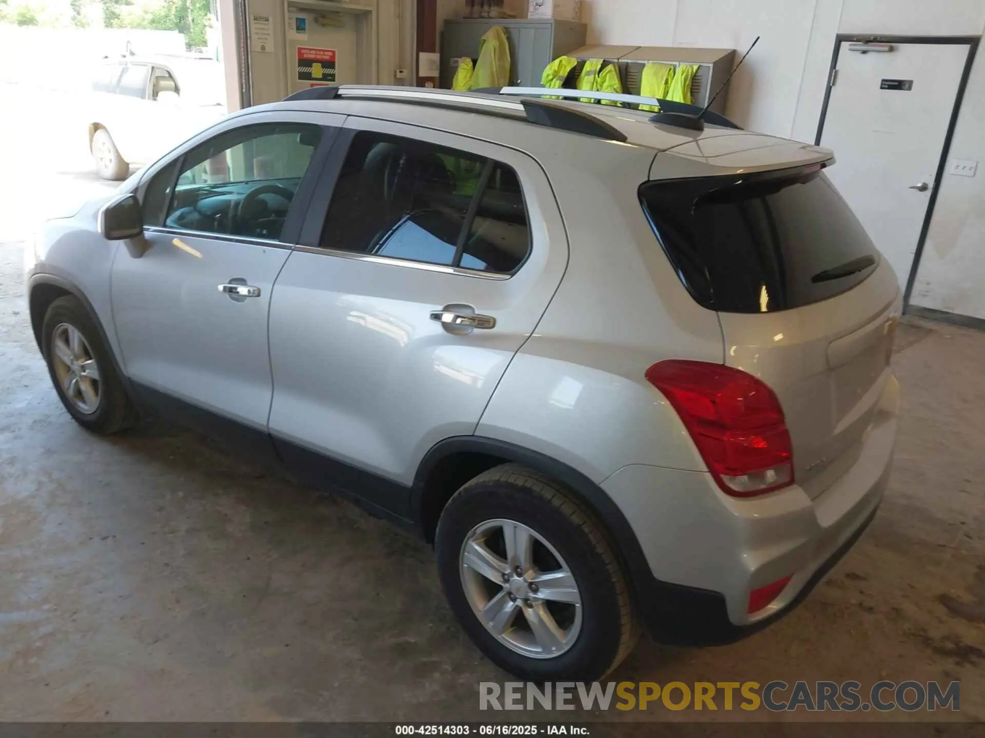 3 fotografías del automóvil dañado KL7CJLSB3LB027497 CHEVROLET TRAX 2020