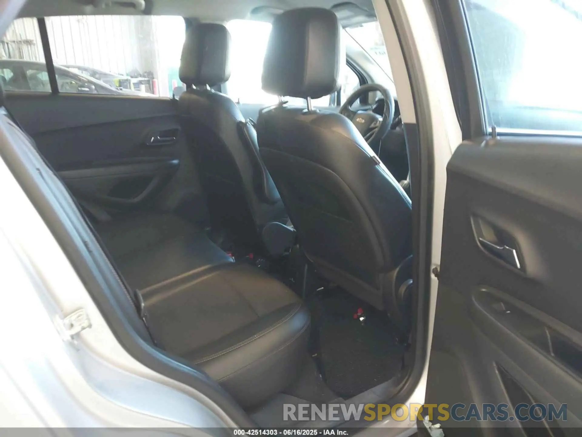 8 fotografías del automóvil dañado KL7CJLSB3LB027497 CHEVROLET TRAX 2020