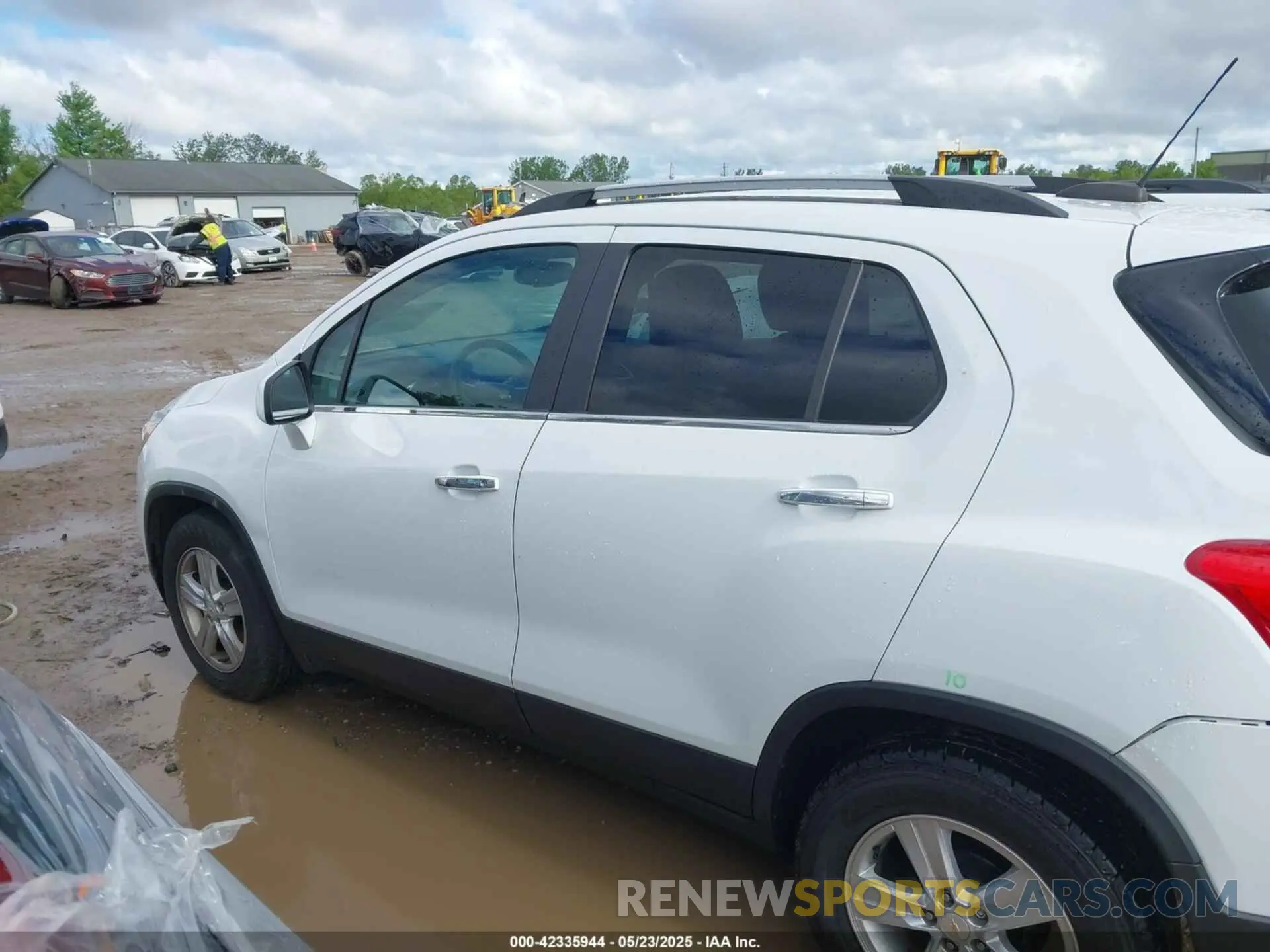 14 fotografías del automóvil dañado KL7CJLSB4LB069208 CHEVROLET TRAX 2020