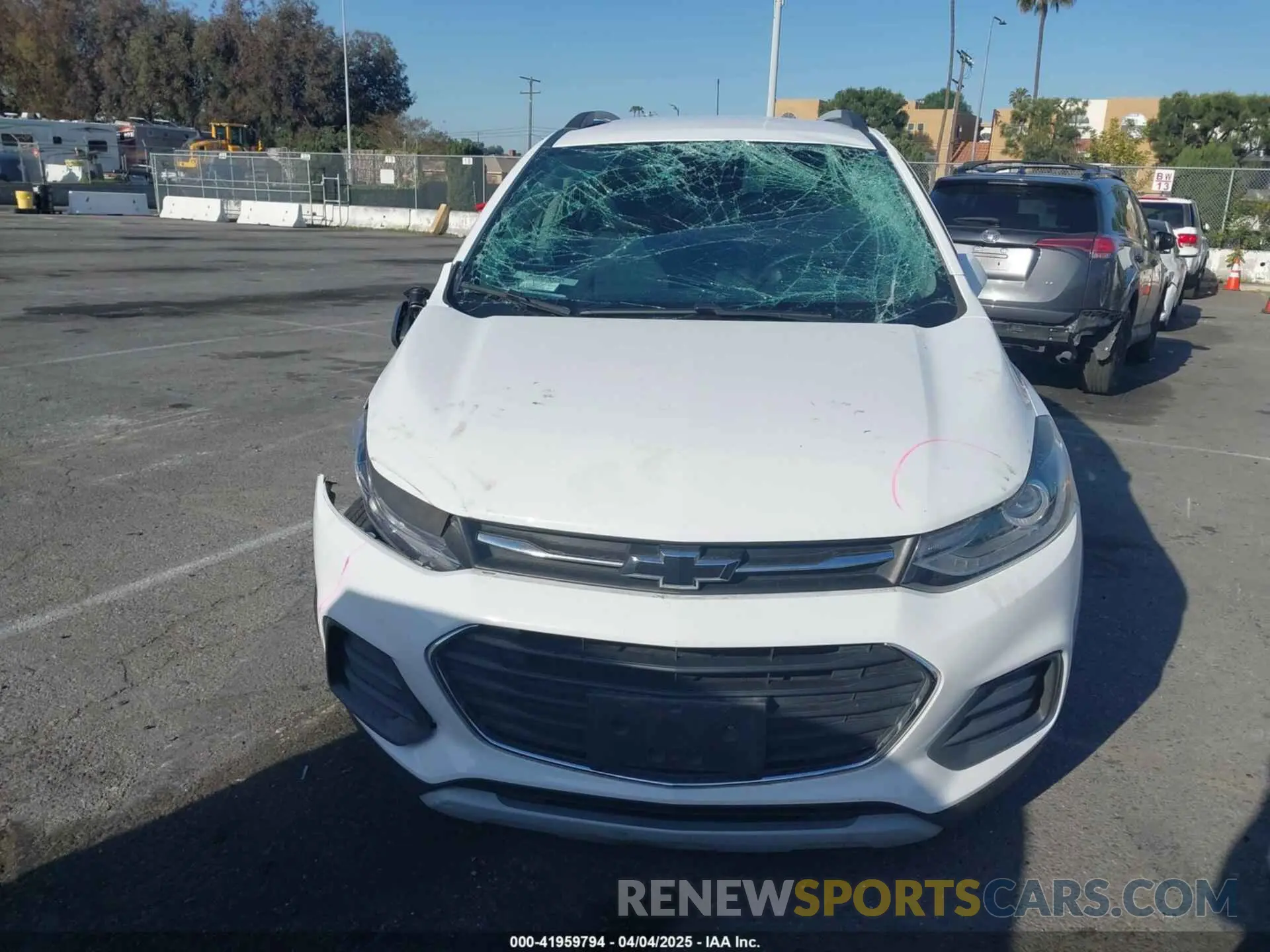 12 fotografías del automóvil dañado KL7CJLSB6LB325915 CHEVROLET TRAX 2020