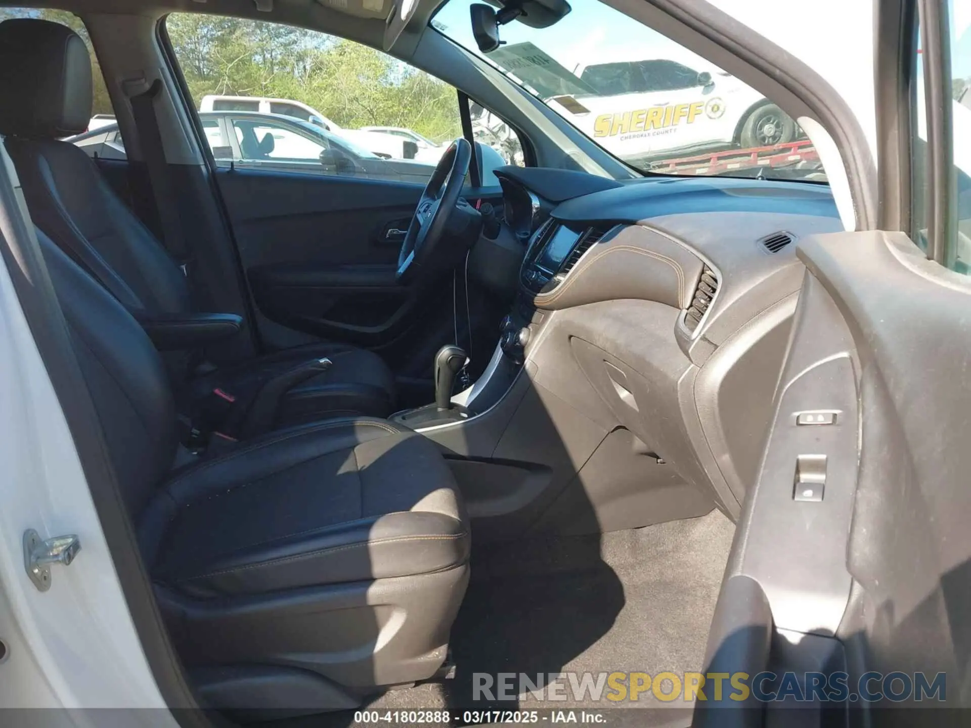 5 fotografías del automóvil dañado KL7CJLSB9LB005813 CHEVROLET TRAX 2020