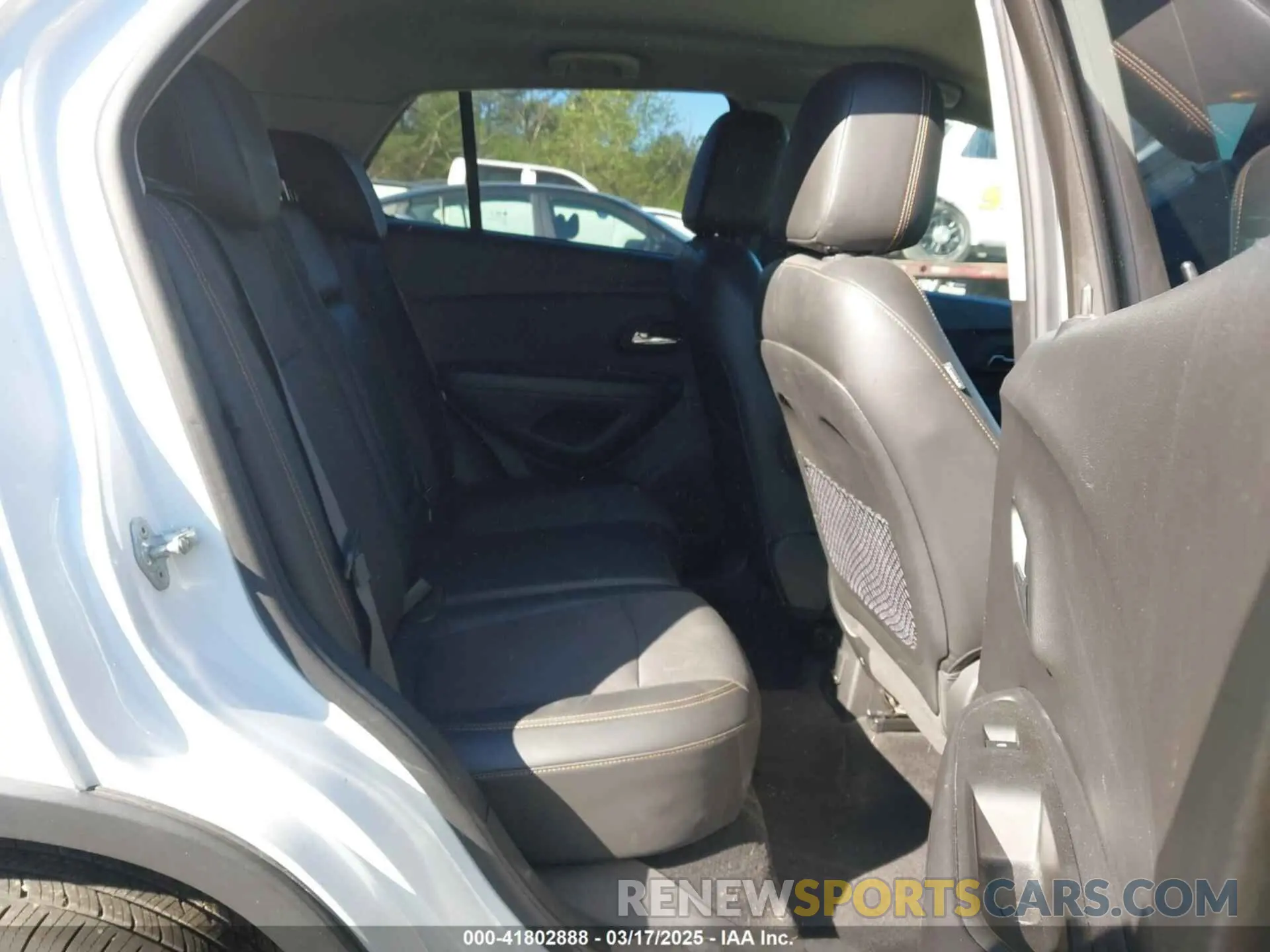8 fotografías del automóvil dañado KL7CJLSB9LB005813 CHEVROLET TRAX 2020