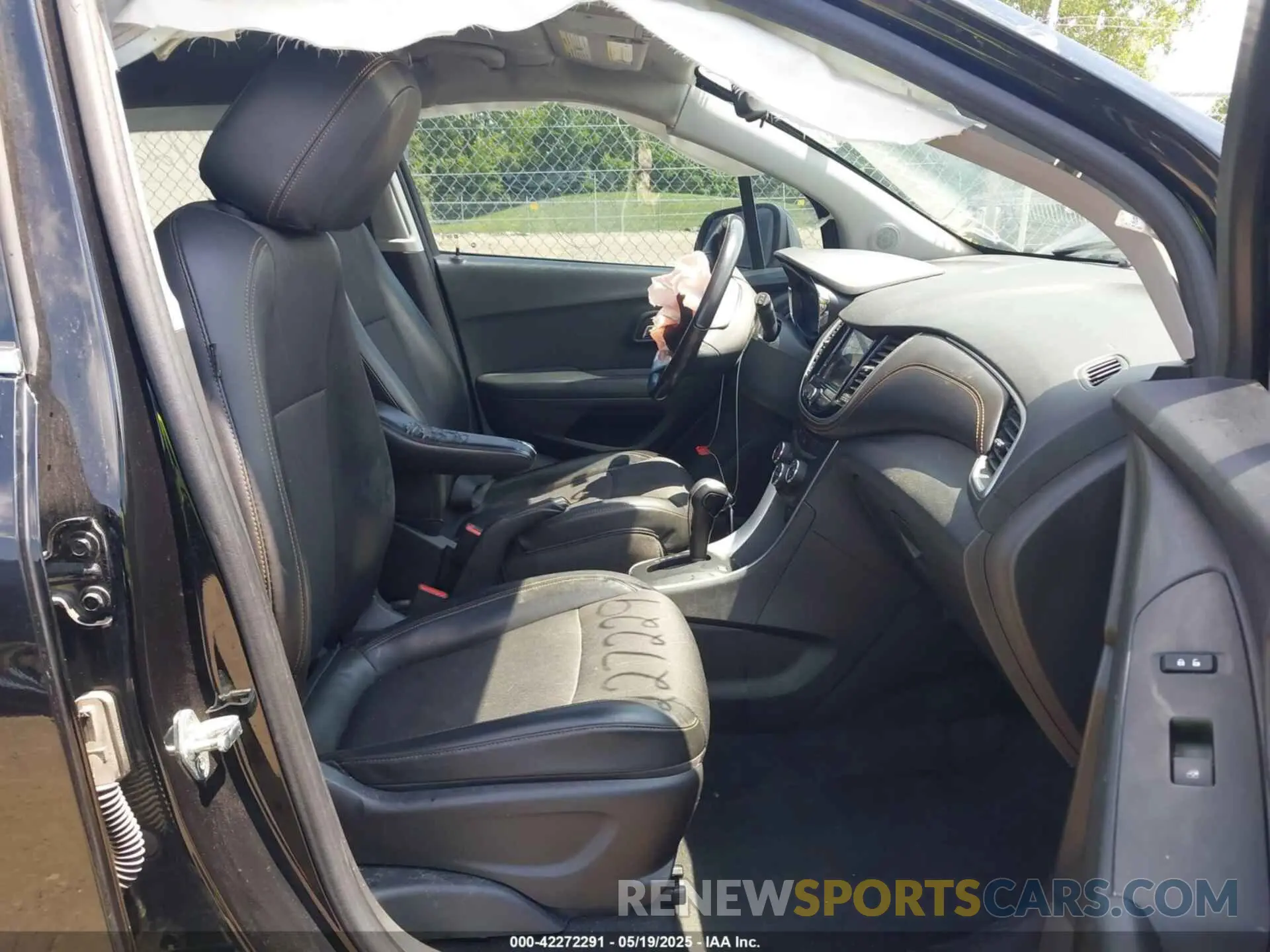 5 fotografías del automóvil dañado KL7CJLSB9LB013376 CHEVROLET TRAX 2020