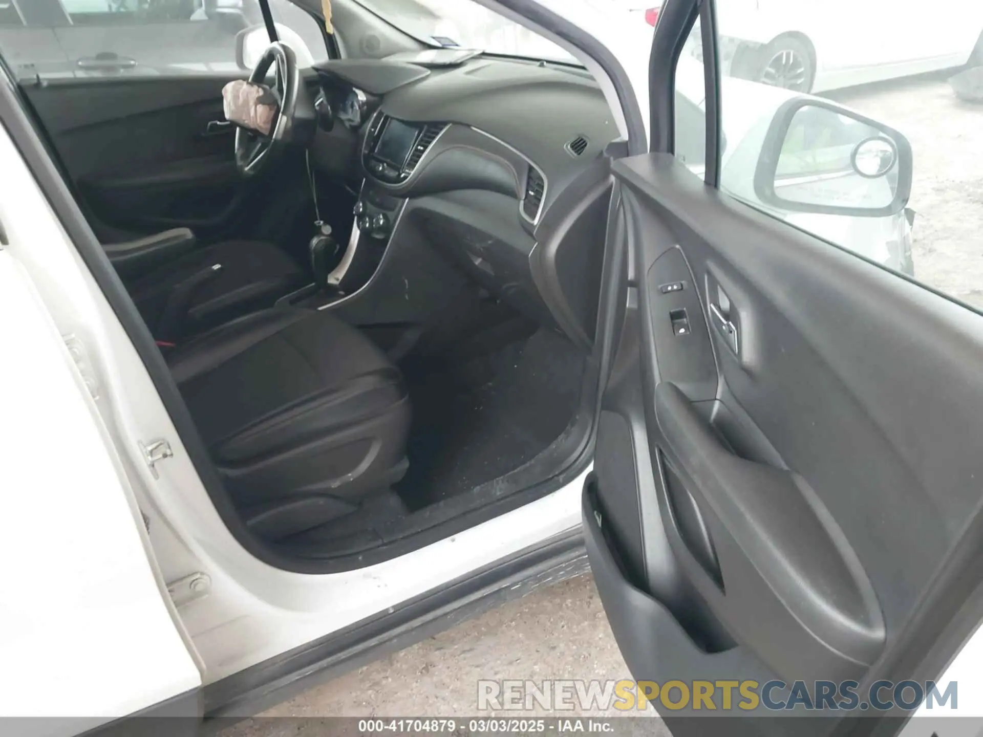 5 fotografías del automóvil dañado KL7CJLSBXLB010793 CHEVROLET TRAX 2020