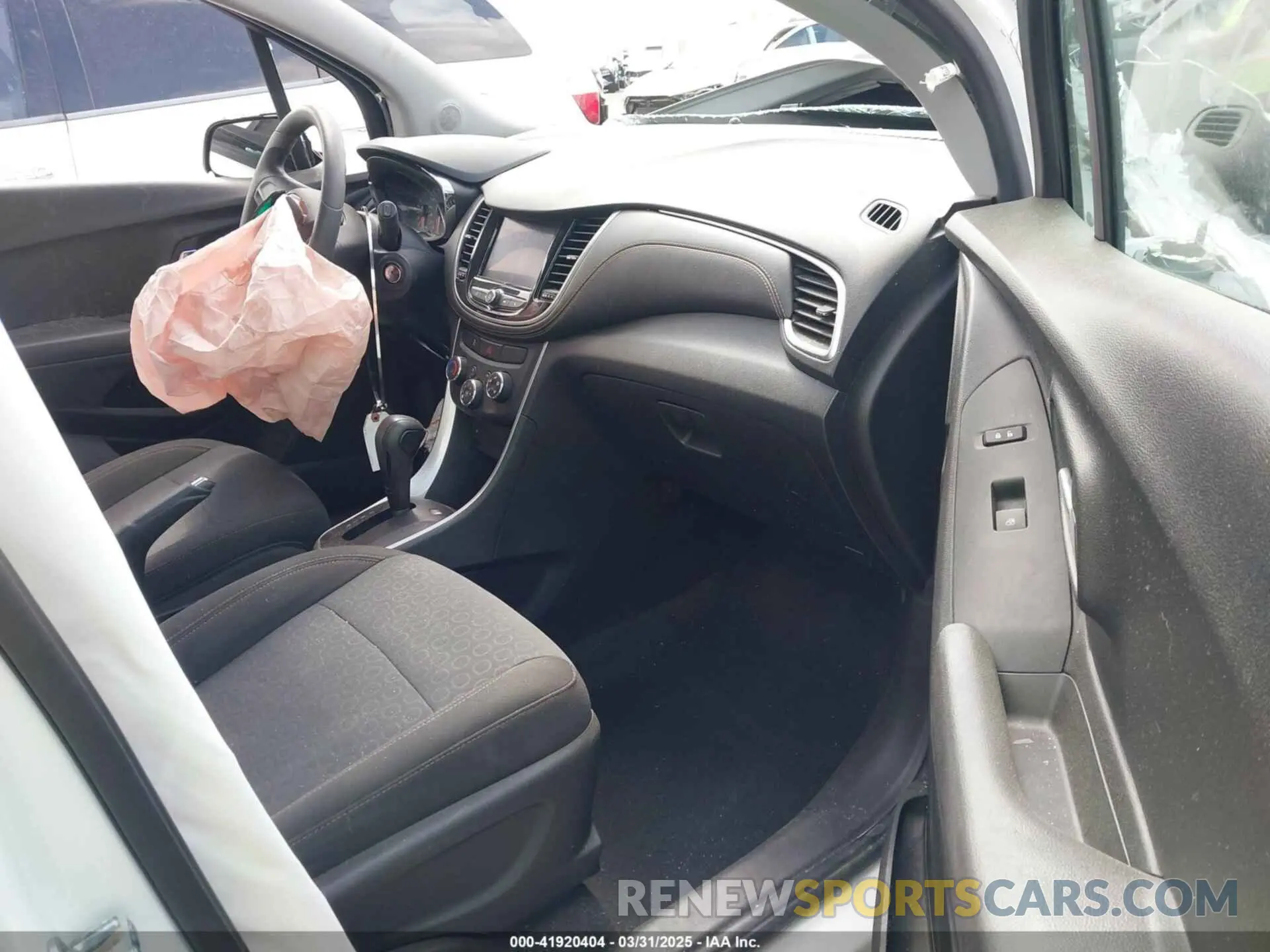 5 fotografías del automóvil dañado KL7CJNSB2LB065279 CHEVROLET TRAX 2020
