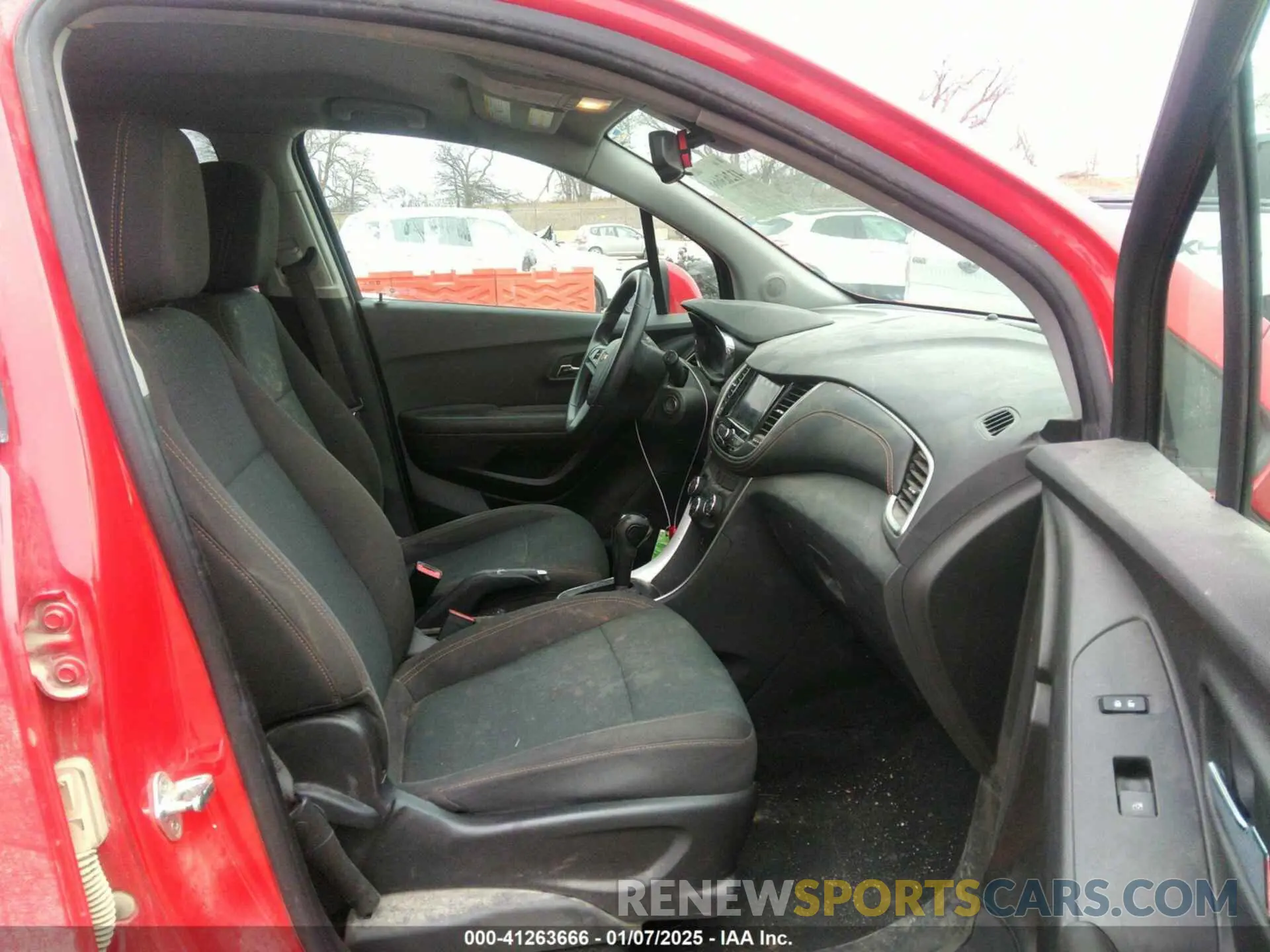 5 fotografías del automóvil dañado KL7CJNSB7LB353346 CHEVROLET TRAX 2020