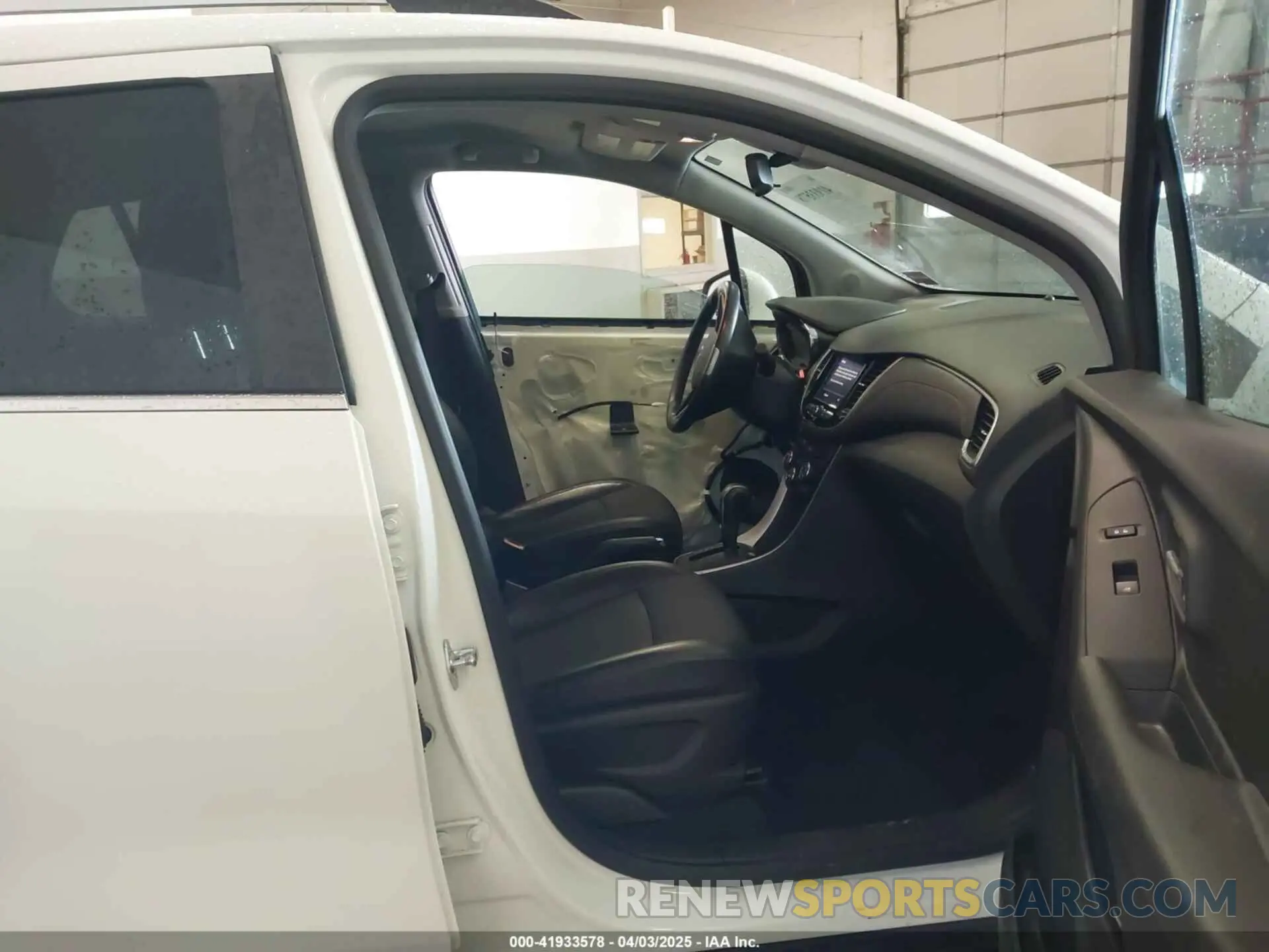 5 fotografías del automóvil dañado KL7CJPSB5LB022955 CHEVROLET TRAX 2020