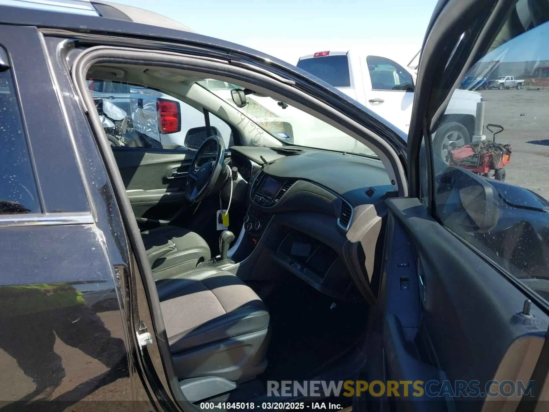 5 fotografías del automóvil dañado KL7CJPSB8LB038616 CHEVROLET TRAX 2020
