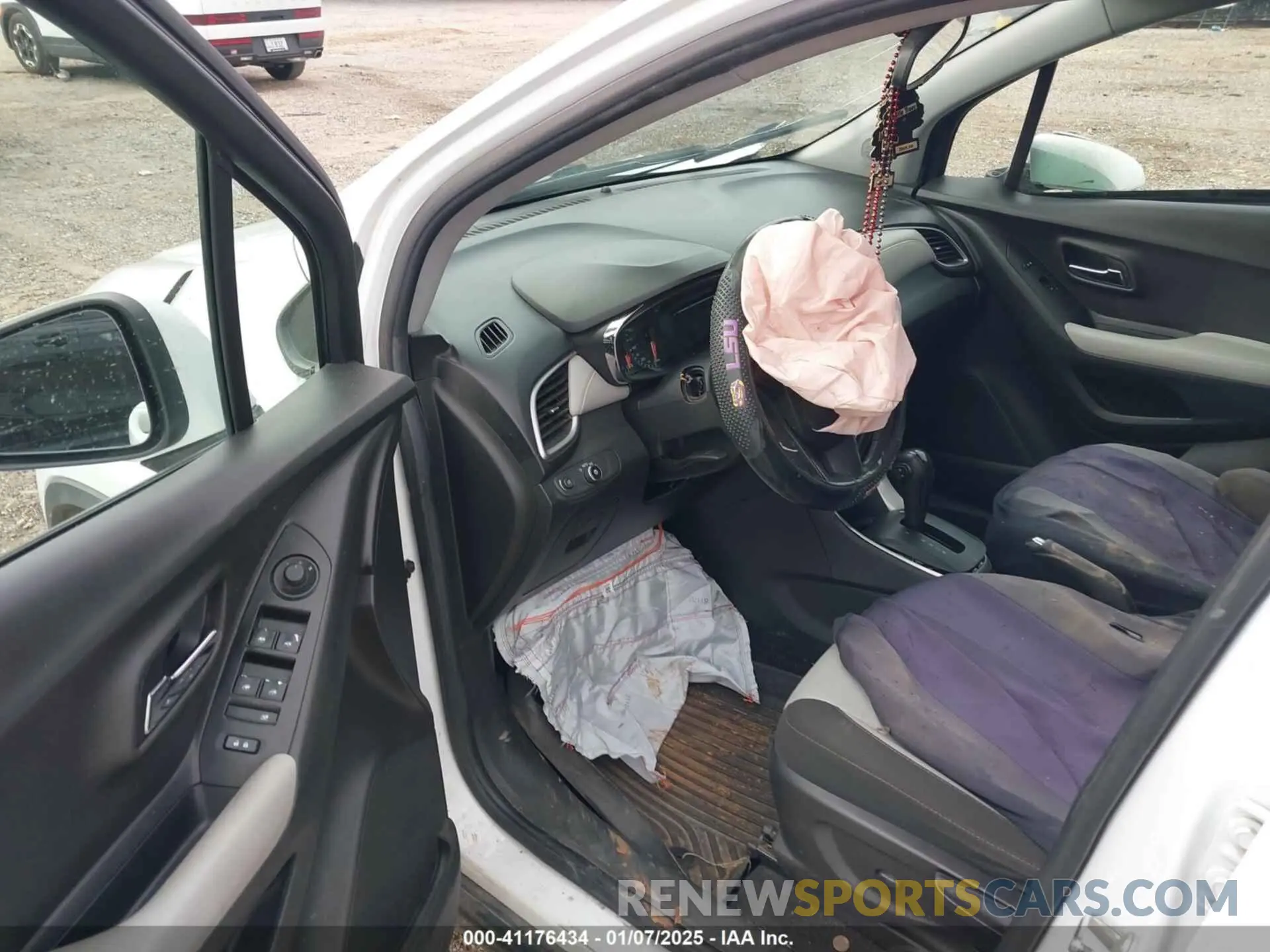 5 fotografías del automóvil dañado KL7CJKSB1MB322397 CHEVROLET TRAX 2021