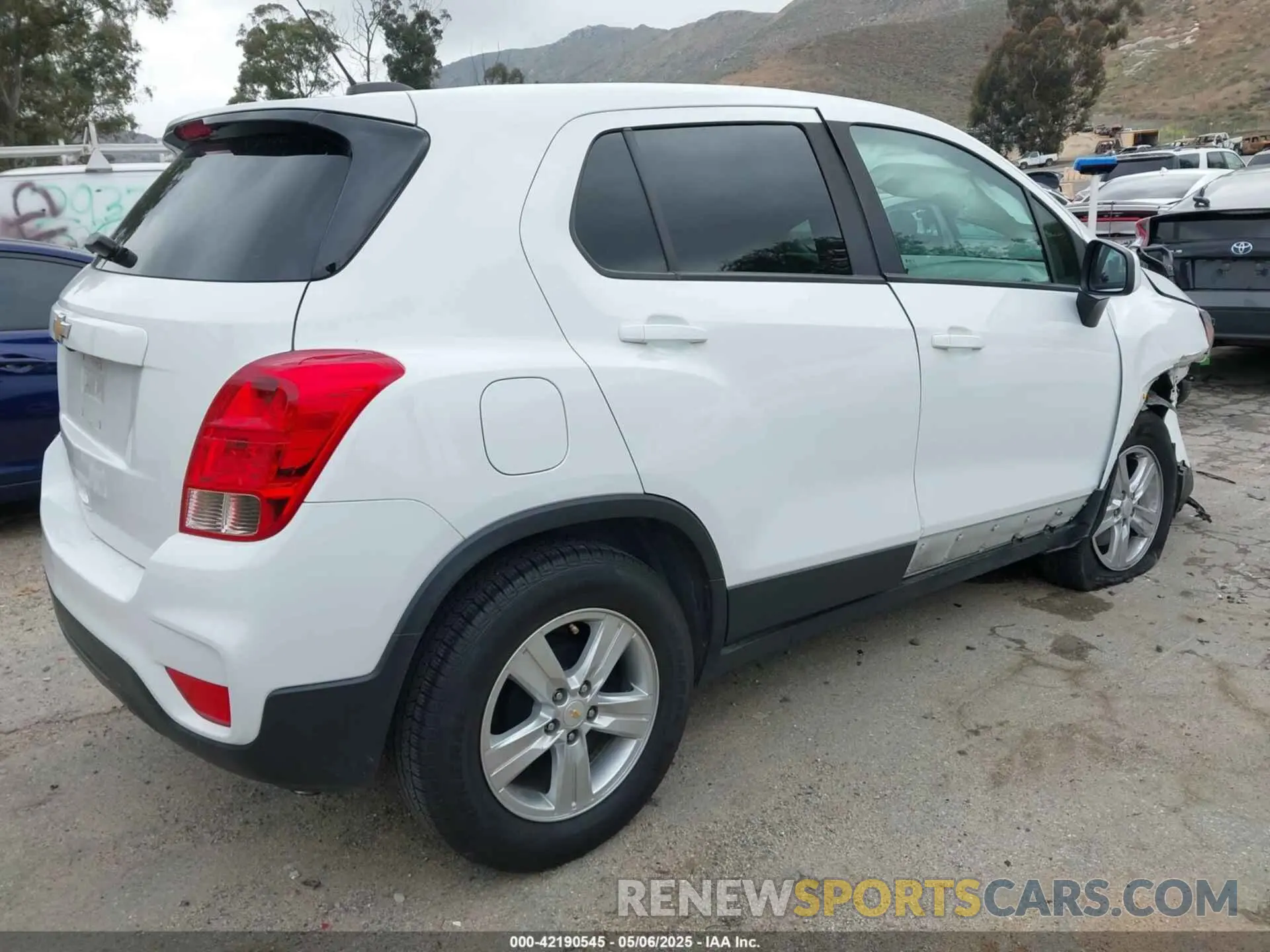 4 fotografías del automóvil dañado KL7CJKSB4MB320840 CHEVROLET TRAX 2021