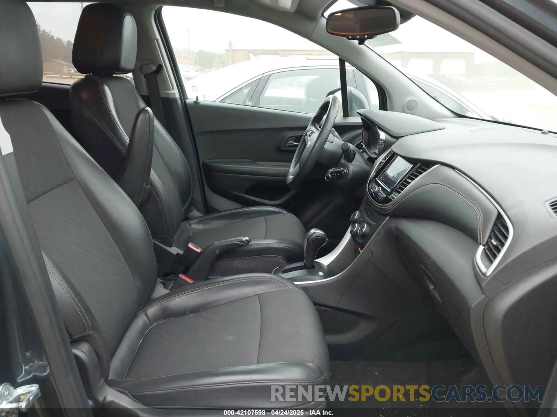 5 fotografías del automóvil dañado KL7CJPSM0MB371427 CHEVROLET TRAX 2021