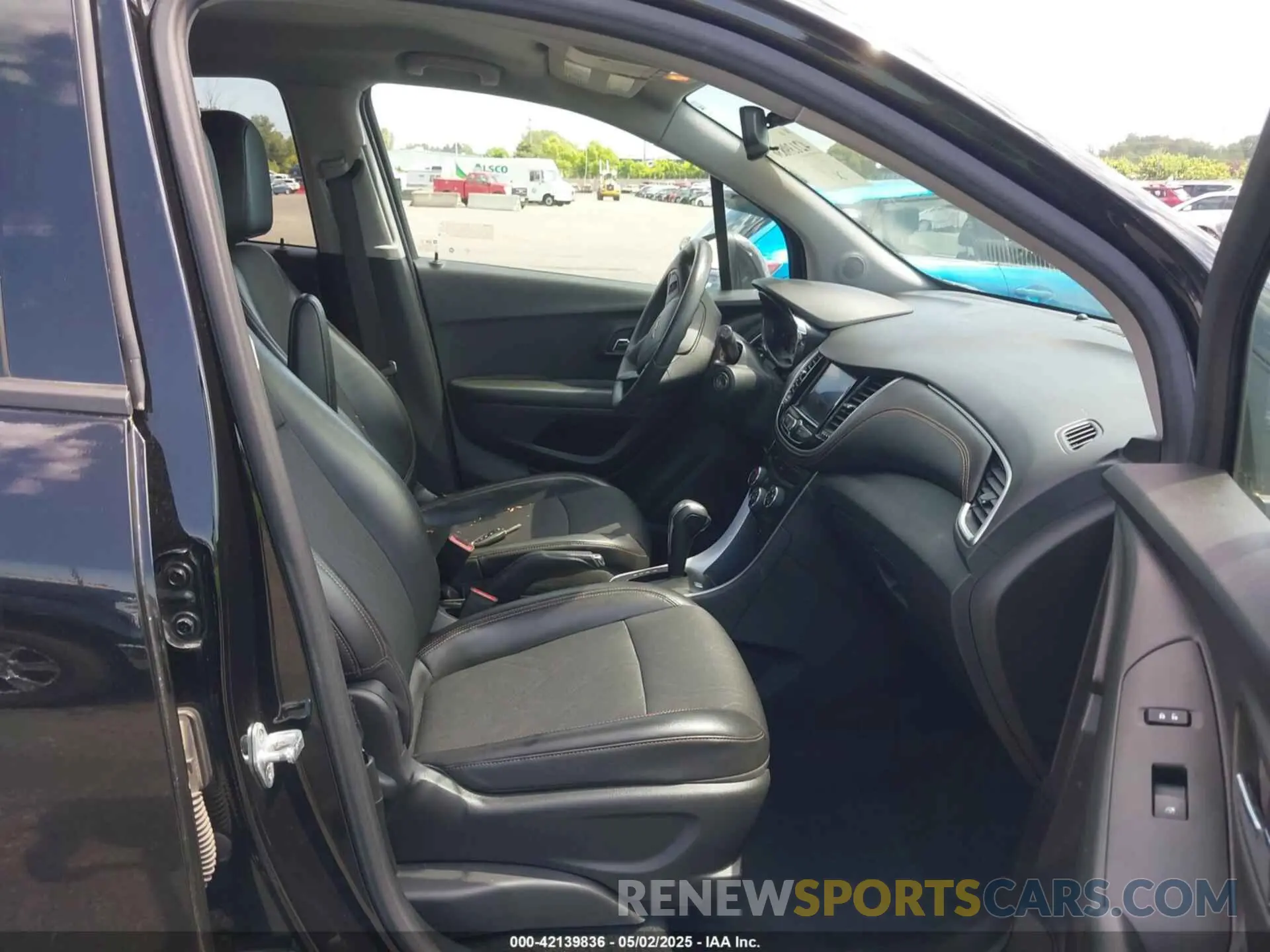 5 fotografías del automóvil dañado KL7CJPSM5MB365722 CHEVROLET TRAX 2021