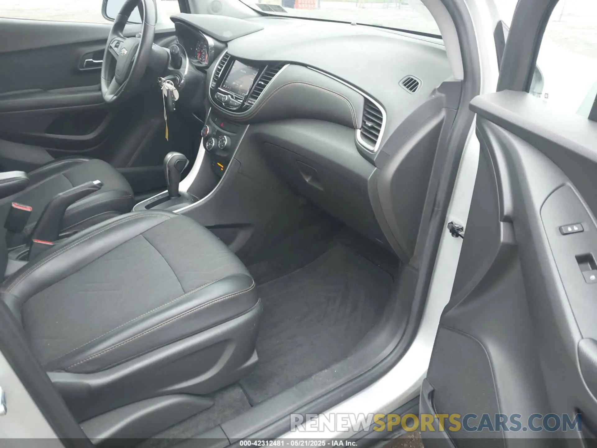 5 fotografías del automóvil dañado KL7CJPSM9MB362368 CHEVROLET TRAX 2021
