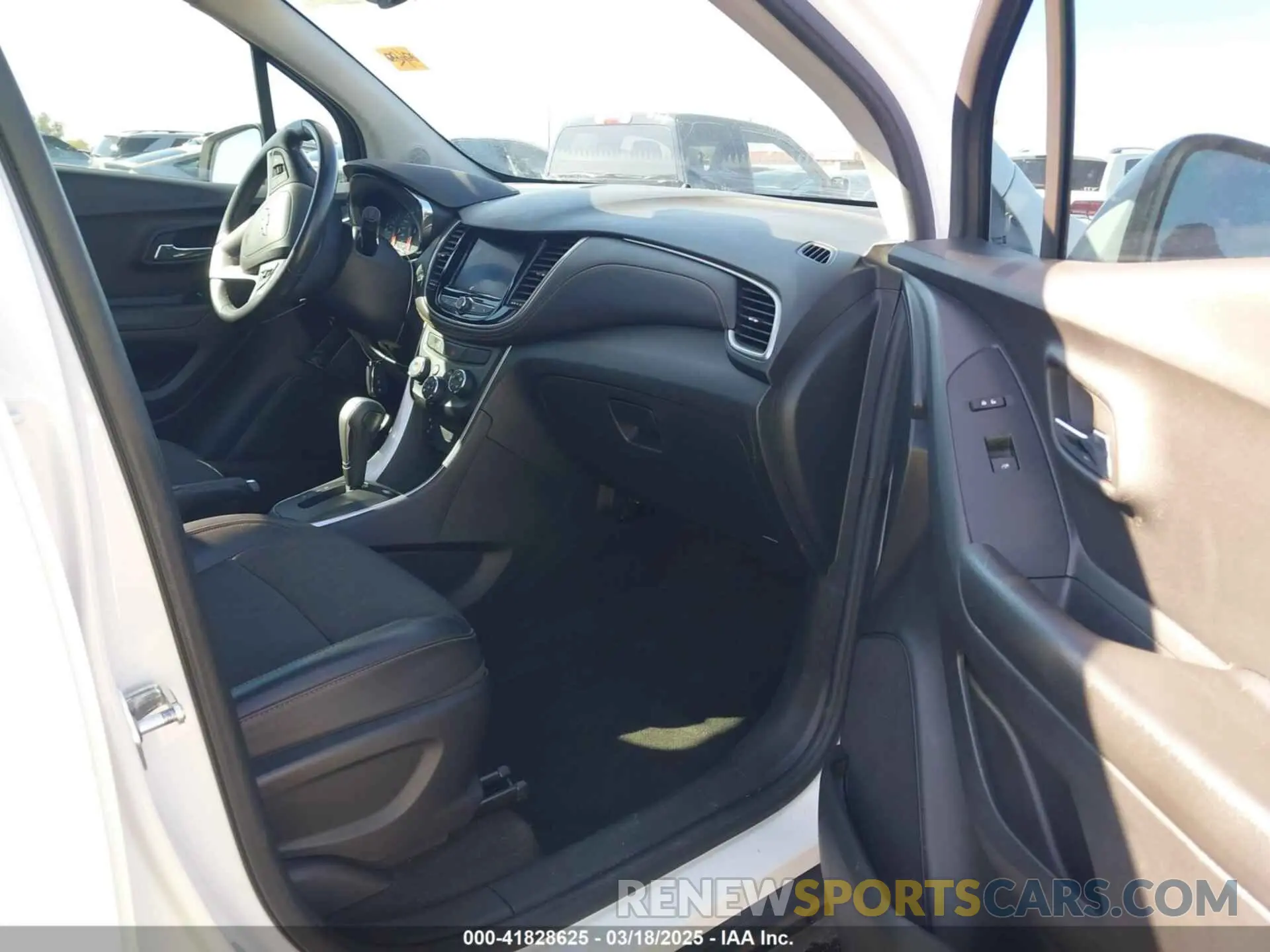 5 fotografías del automóvil dañado KL7CJLSM1NB512337 CHEVROLET TRAX 2022