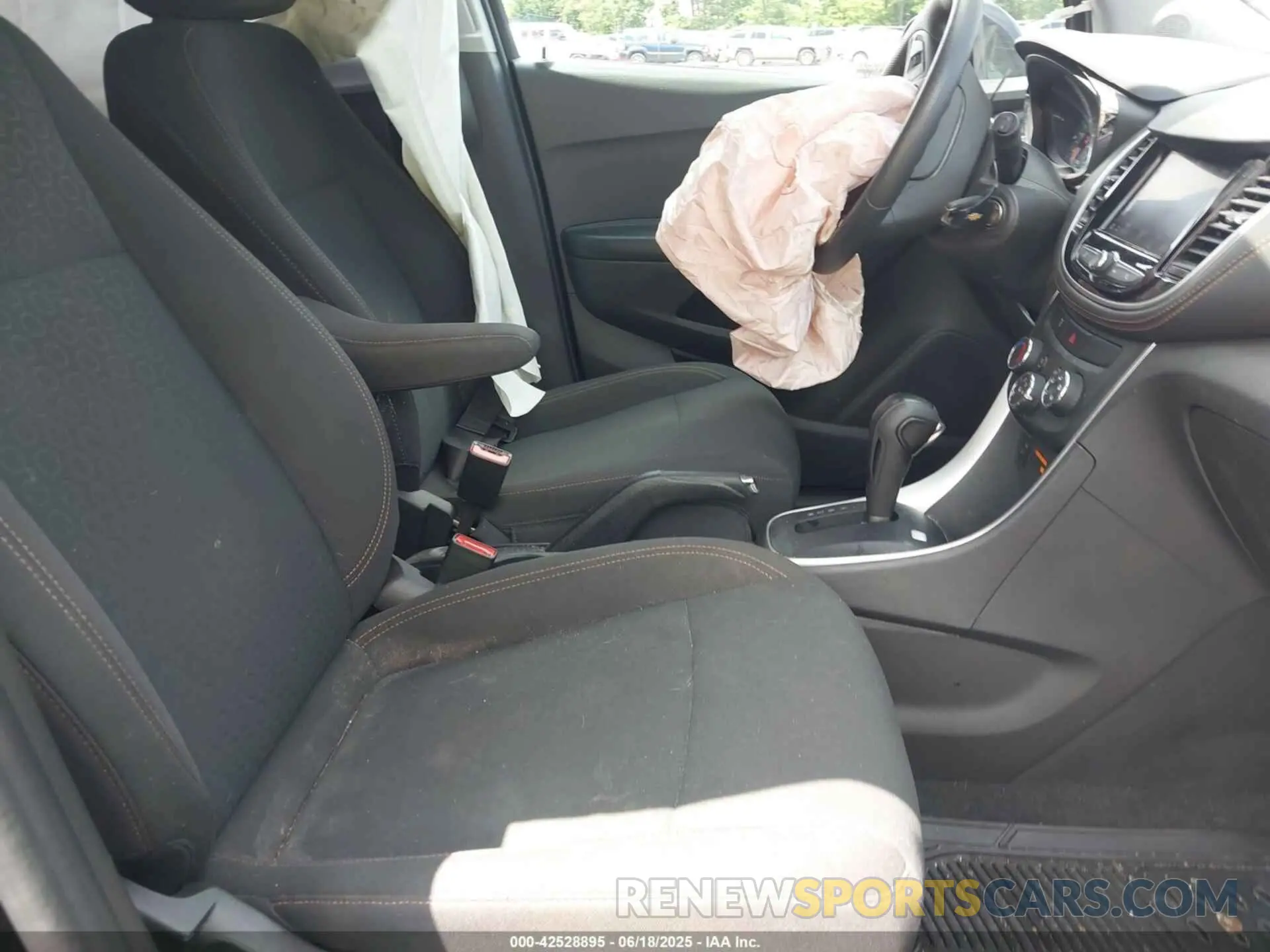 5 fotografías del automóvil dañado KL7CJNSM7NB550862 CHEVROLET TRAX 2022