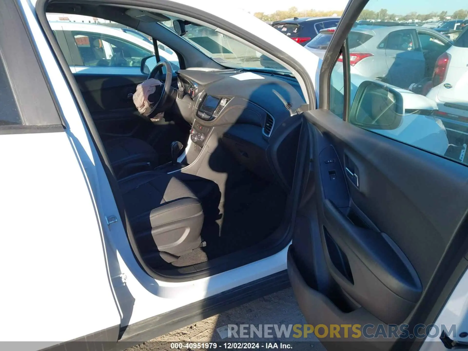 5 fotografías del automóvil dañado KL7CJPSM3NB535383 CHEVROLET TRAX 2022