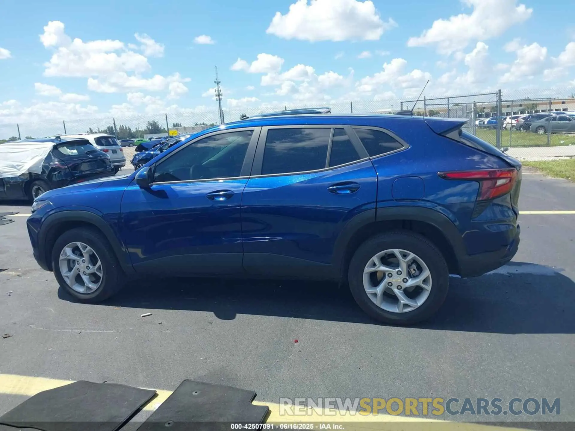 14 fotografías del automóvil dañado KL77LFE21RC162568 CHEVROLET TRAX 2024