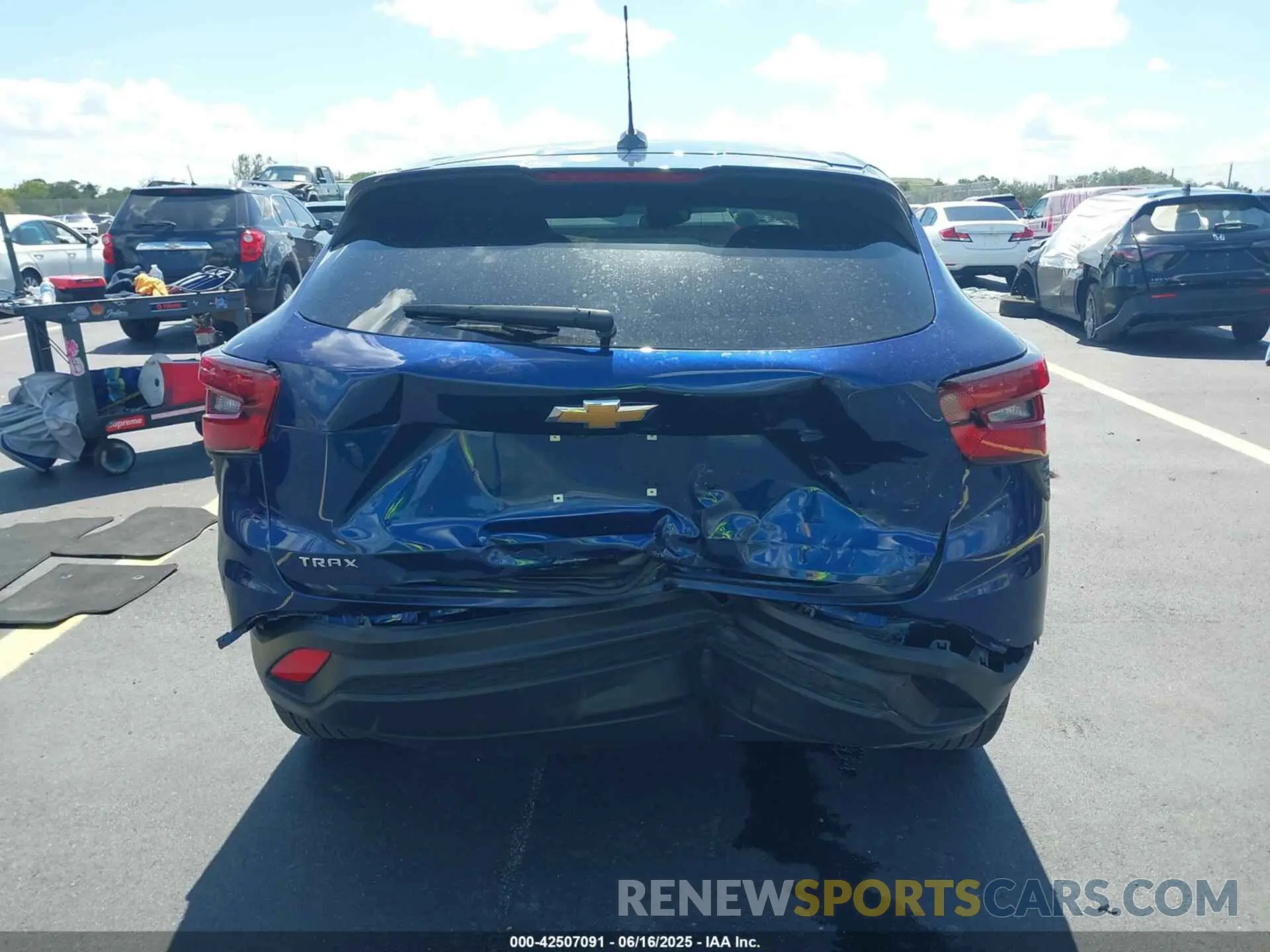 16 fotografías del automóvil dañado KL77LFE21RC162568 CHEVROLET TRAX 2024