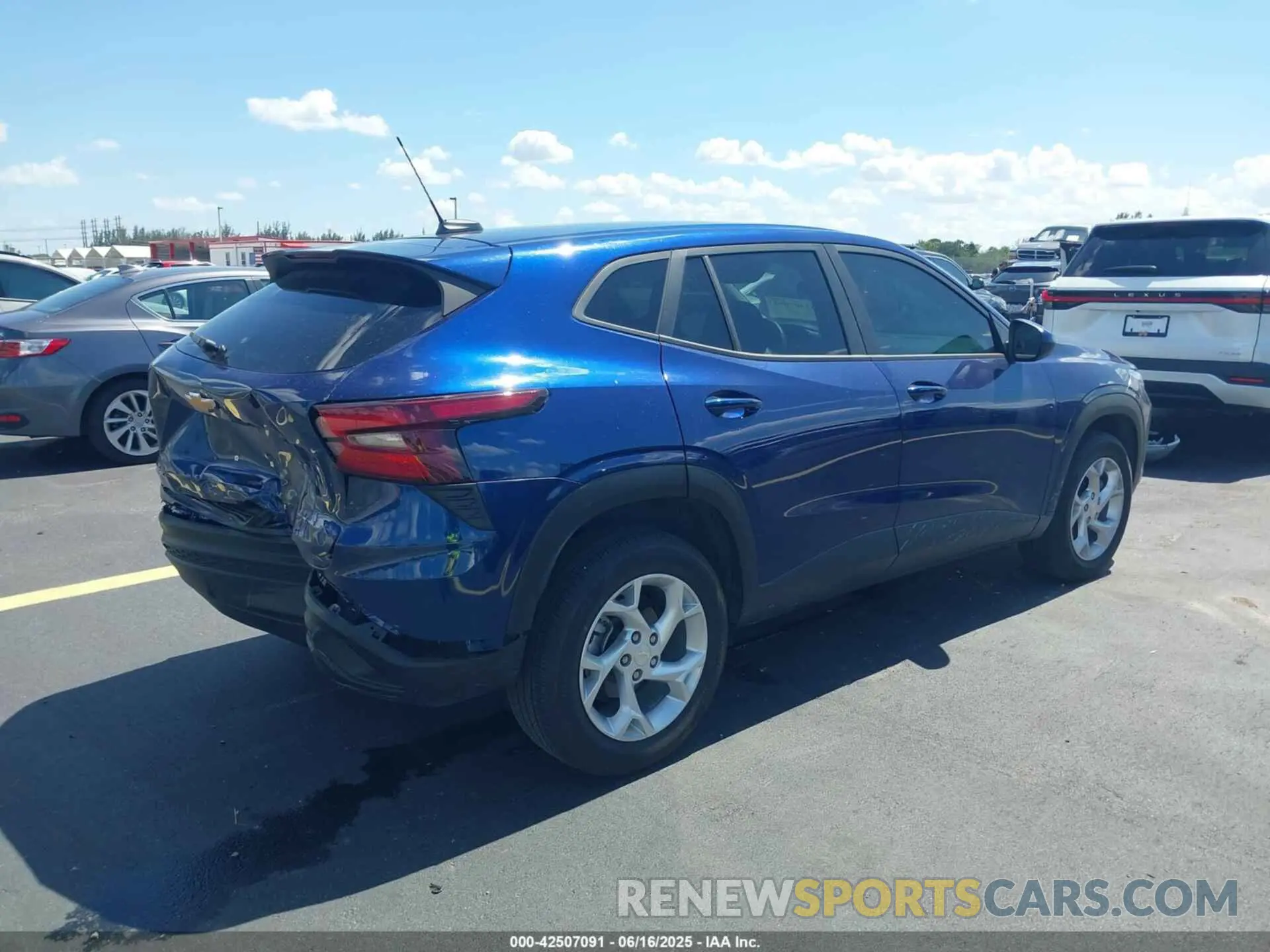 4 fotografías del automóvil dañado KL77LFE21RC162568 CHEVROLET TRAX 2024