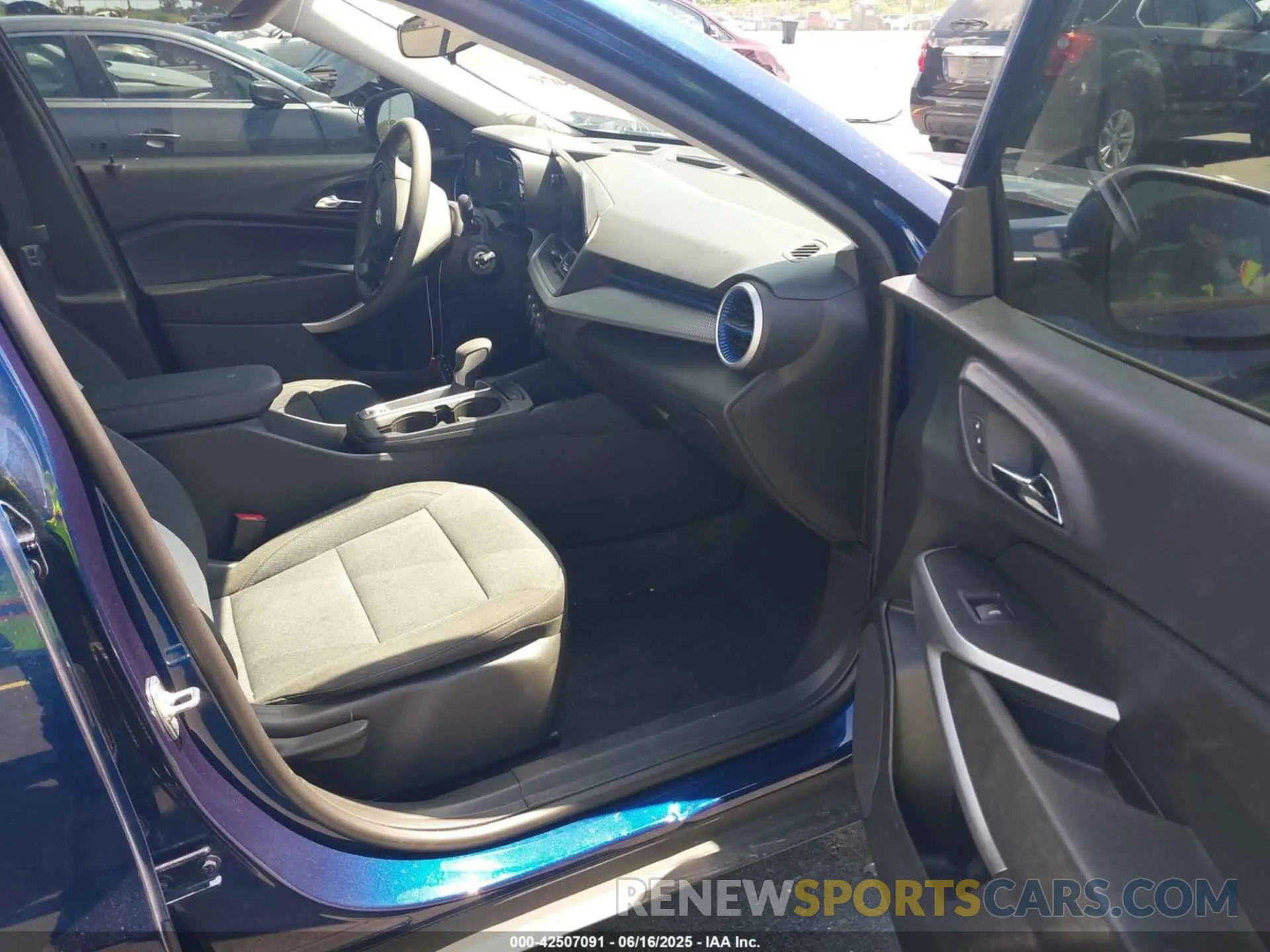 5 fotografías del automóvil dañado KL77LFE21RC162568 CHEVROLET TRAX 2024
