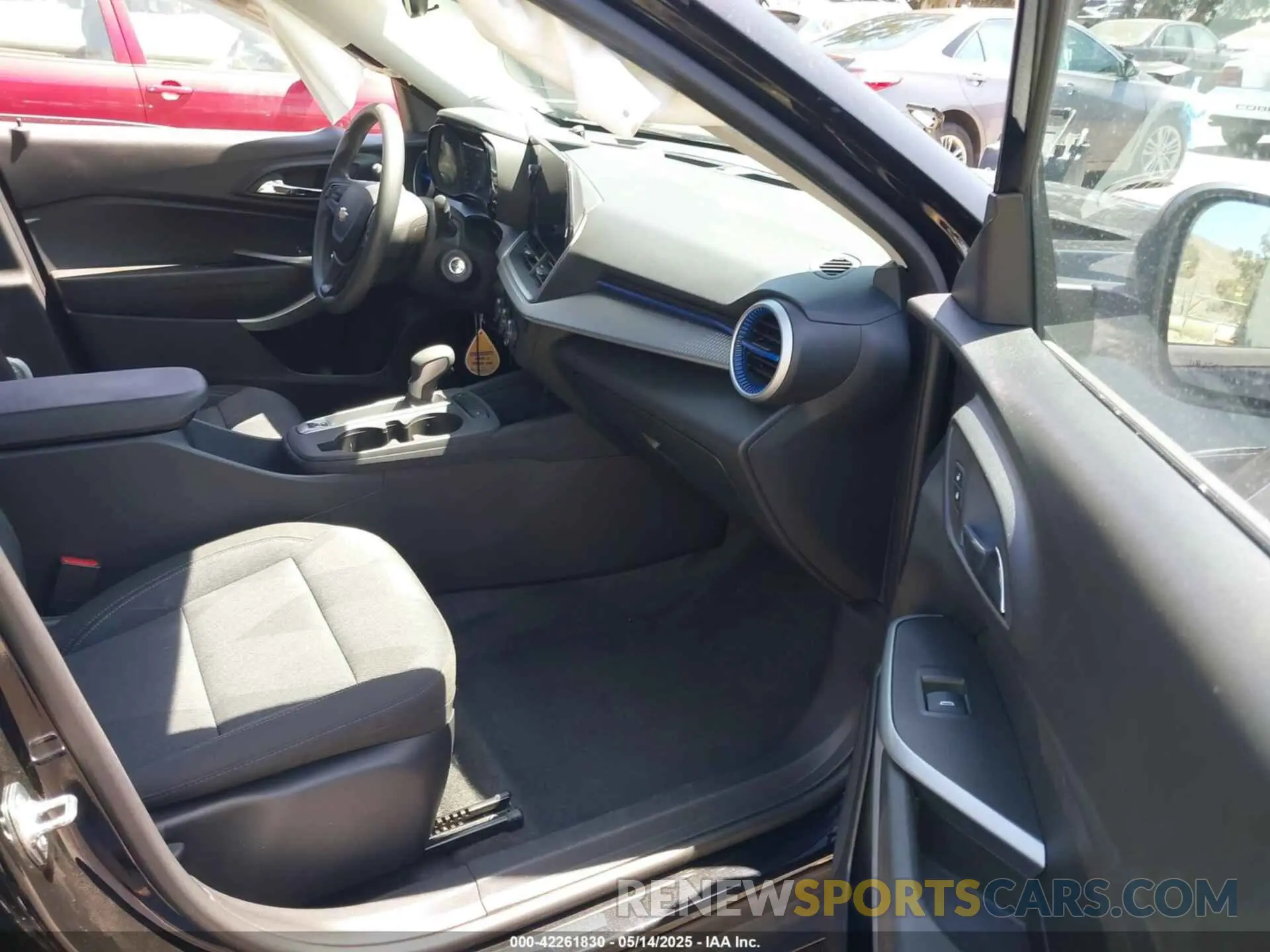 5 fotografías del automóvil dañado KL77LFE22RC230506 CHEVROLET TRAX 2024