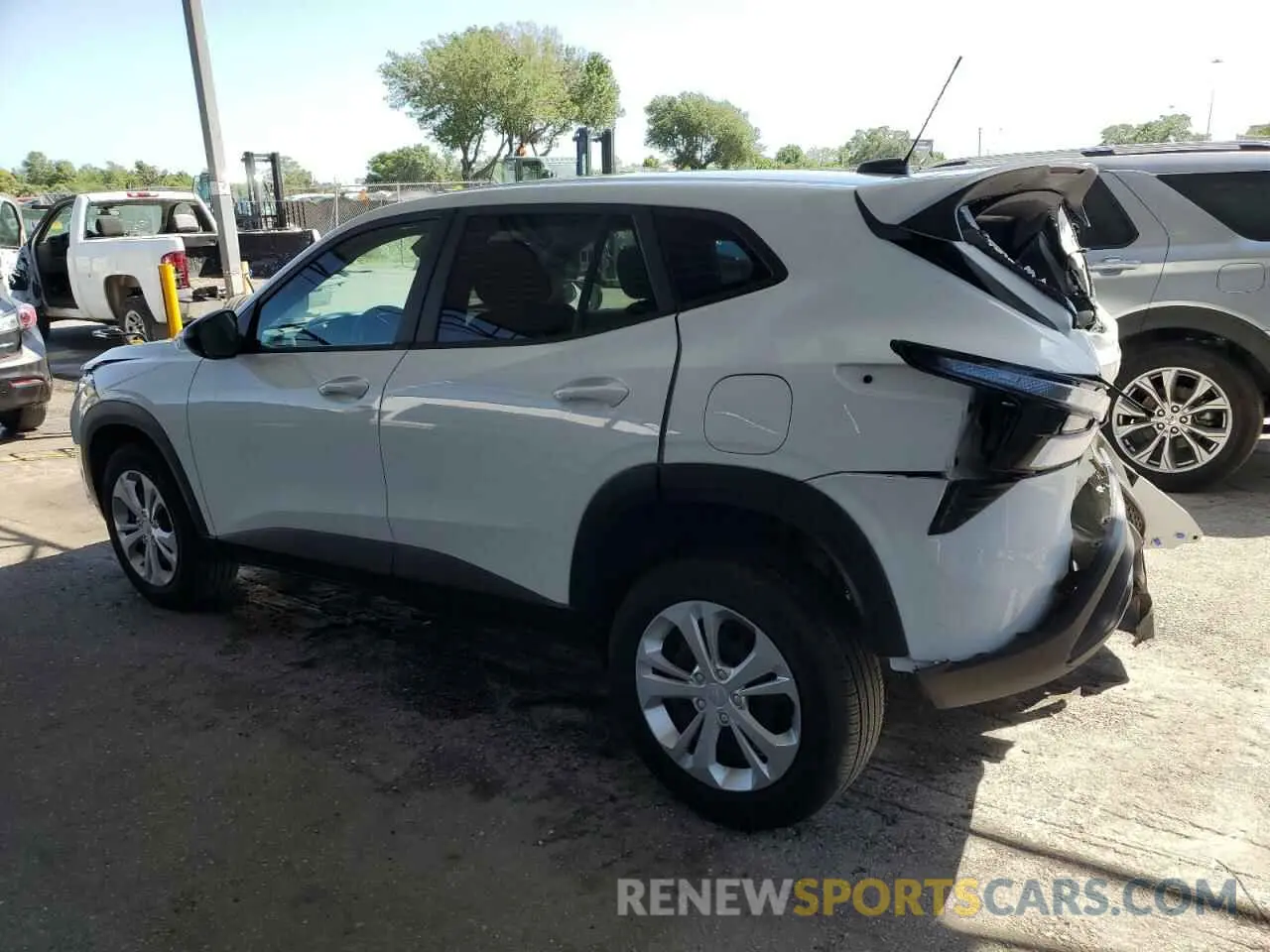 2 fotografías del automóvil dañado KL77LFE22RC244275 CHEVROLET TRAX 2024