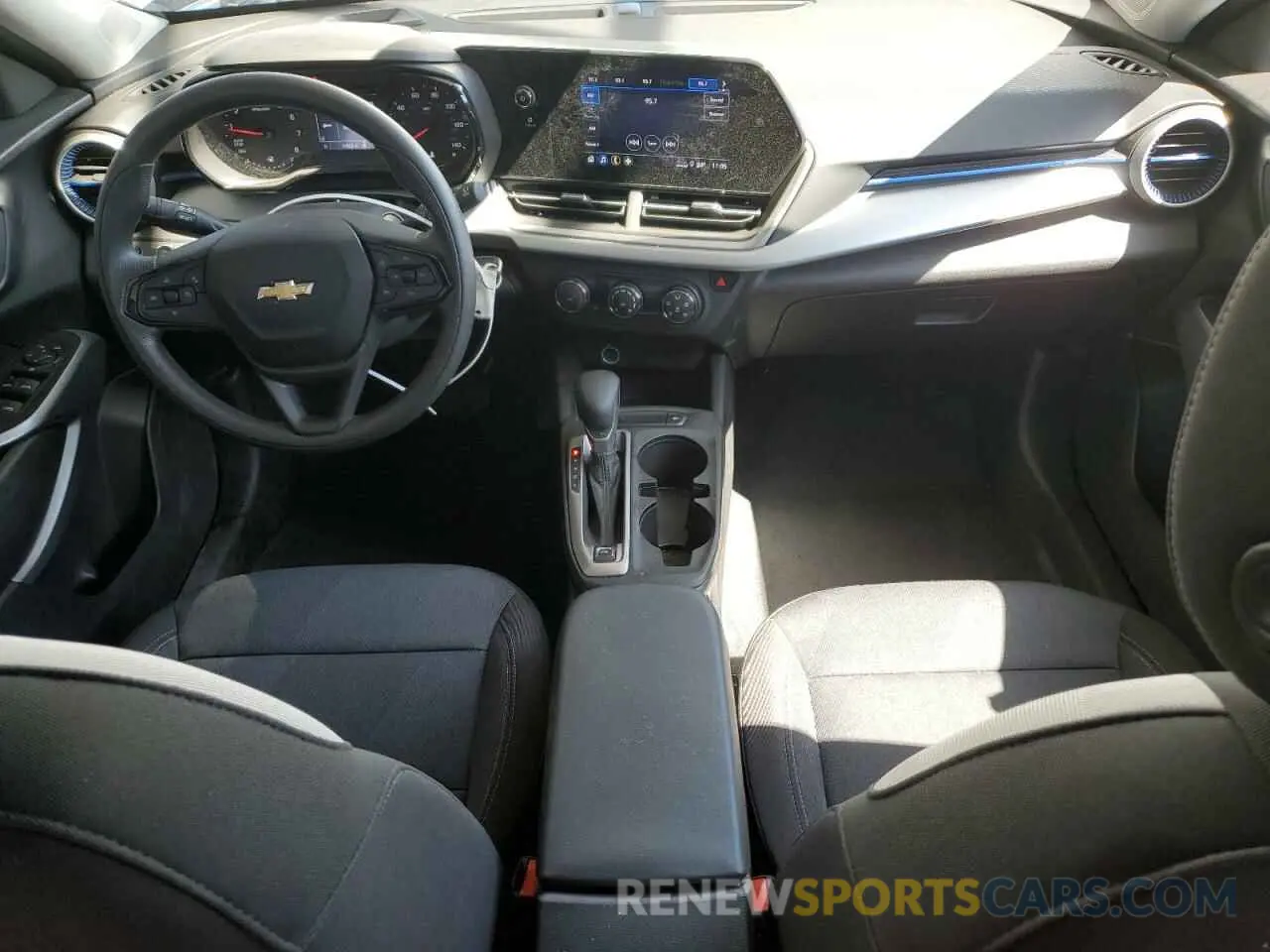 8 fotografías del automóvil dañado KL77LFE22RC244275 CHEVROLET TRAX 2024