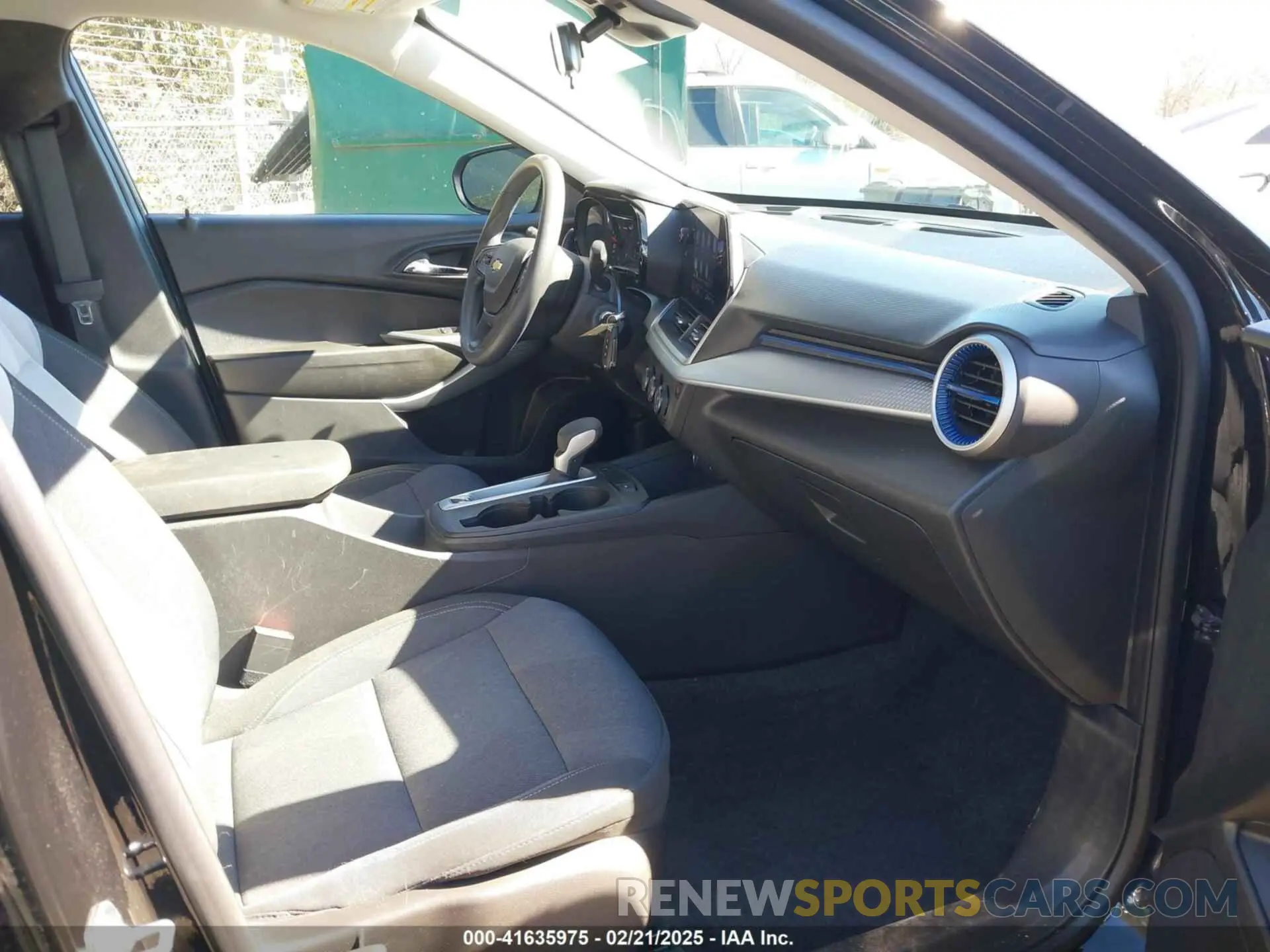 5 fotografías del automóvil dañado KL77LFE23RC155590 CHEVROLET TRAX 2024