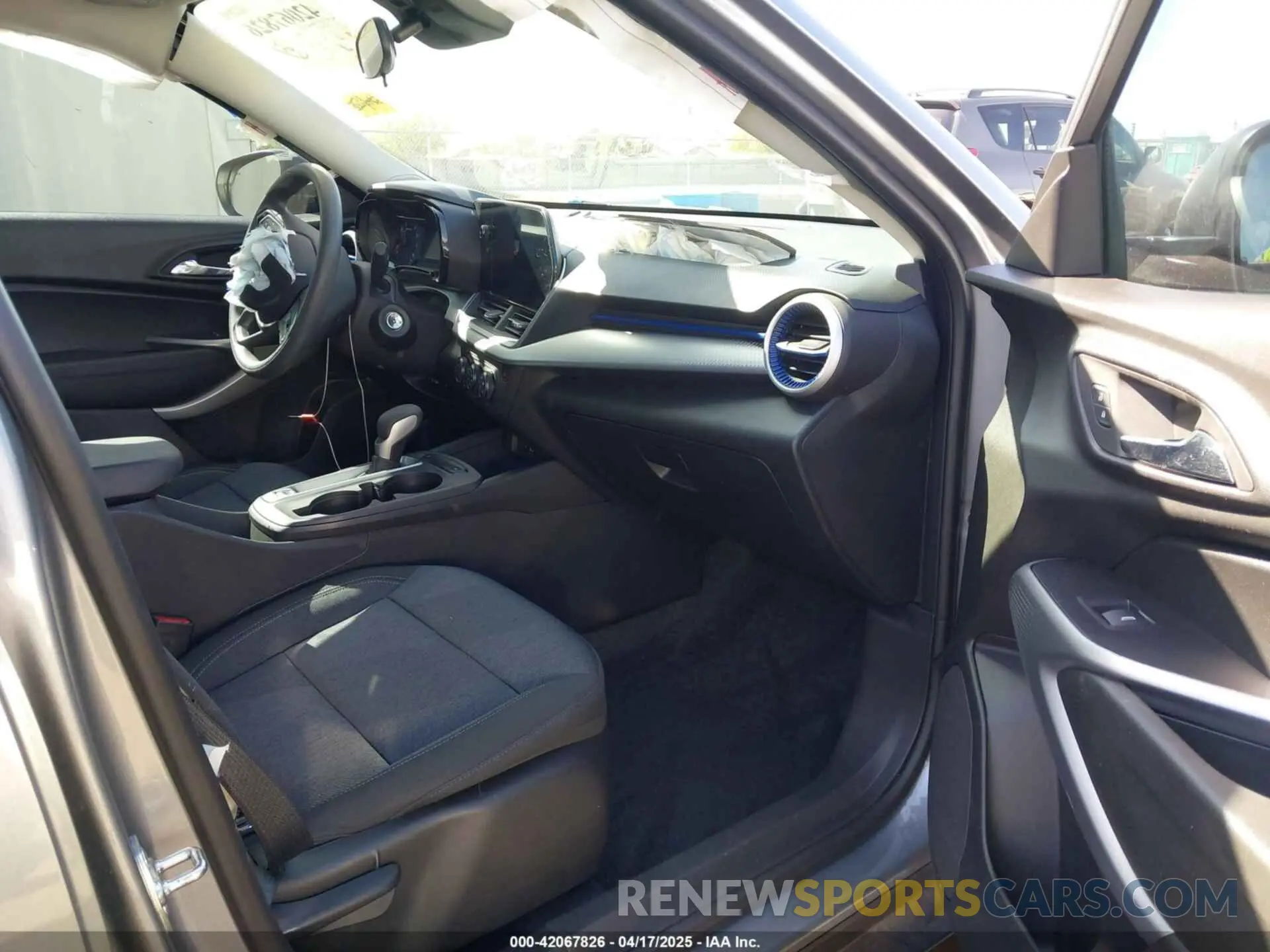 5 fotografías del automóvil dañado KL77LFE24RC122470 CHEVROLET TRAX 2024