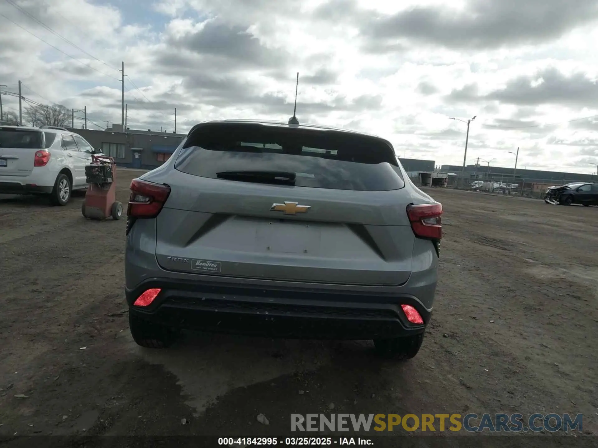 15 fotografías del automóvil dañado KL77LFE25RC020837 CHEVROLET TRAX 2024