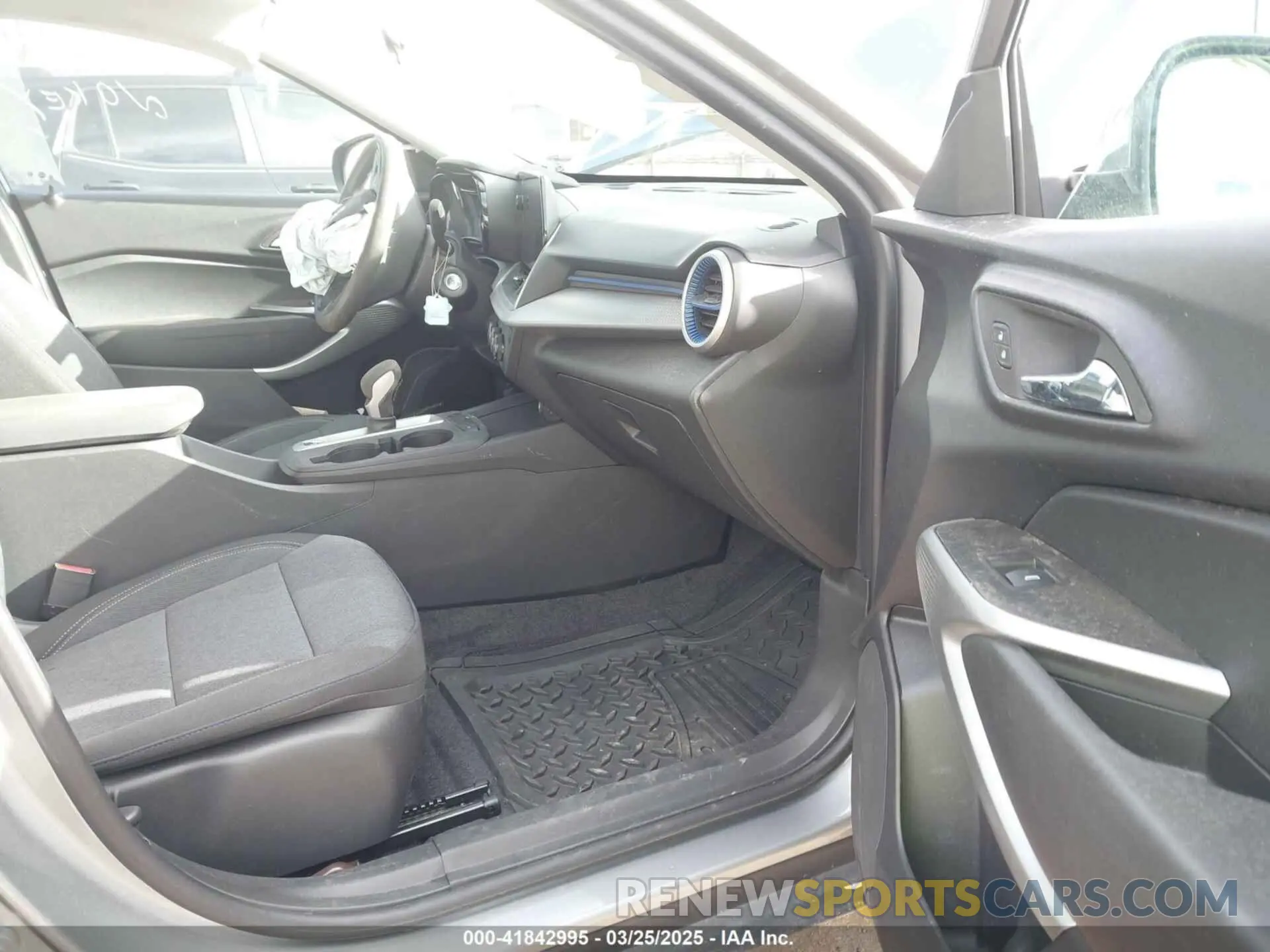 5 fotografías del automóvil dañado KL77LFE25RC020837 CHEVROLET TRAX 2024
