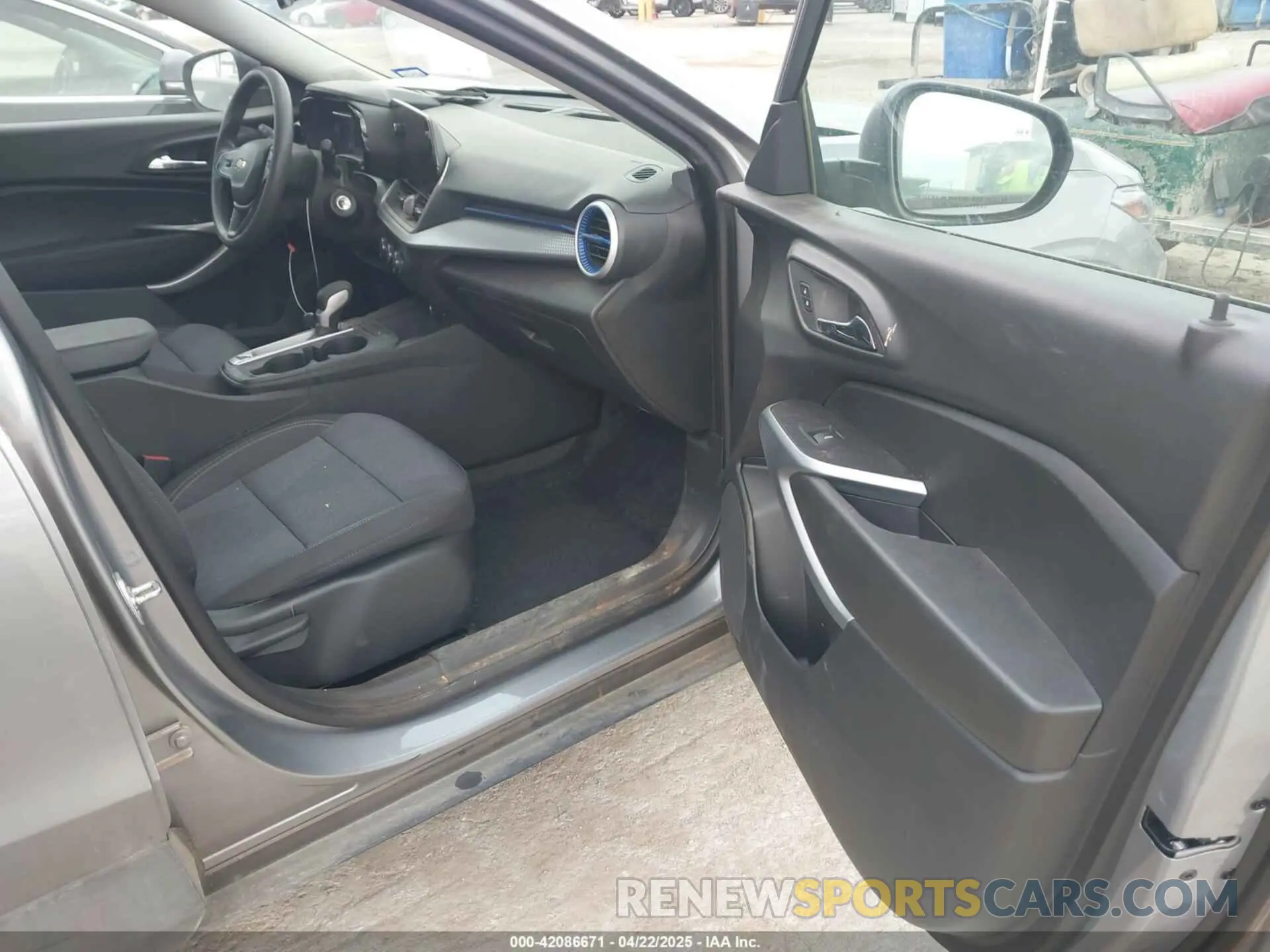 5 fotografías del automóvil dañado KL77LFE26RC144292 CHEVROLET TRAX 2024